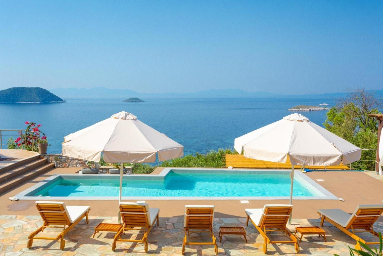 Diona Villa *