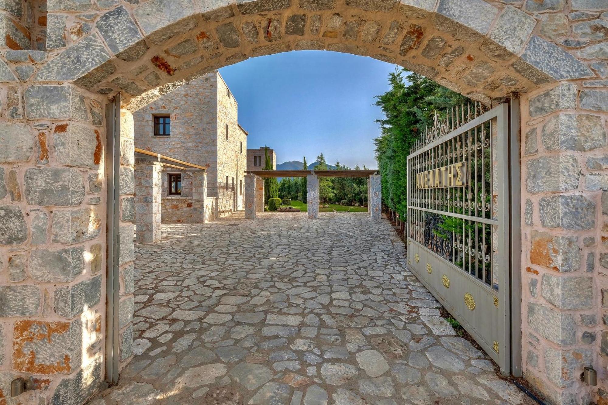 Achelatis Traditional Holiday home
