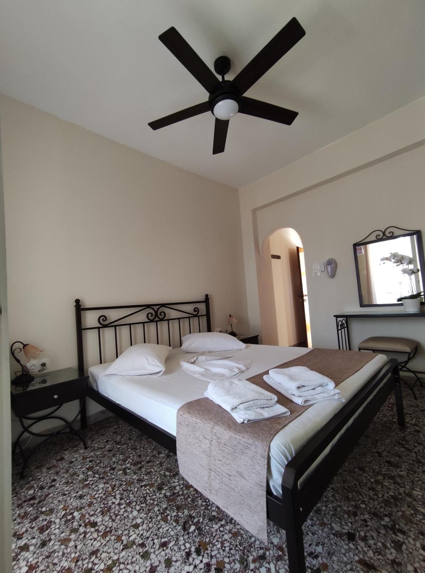 Paradise Garden Paros Apartment *