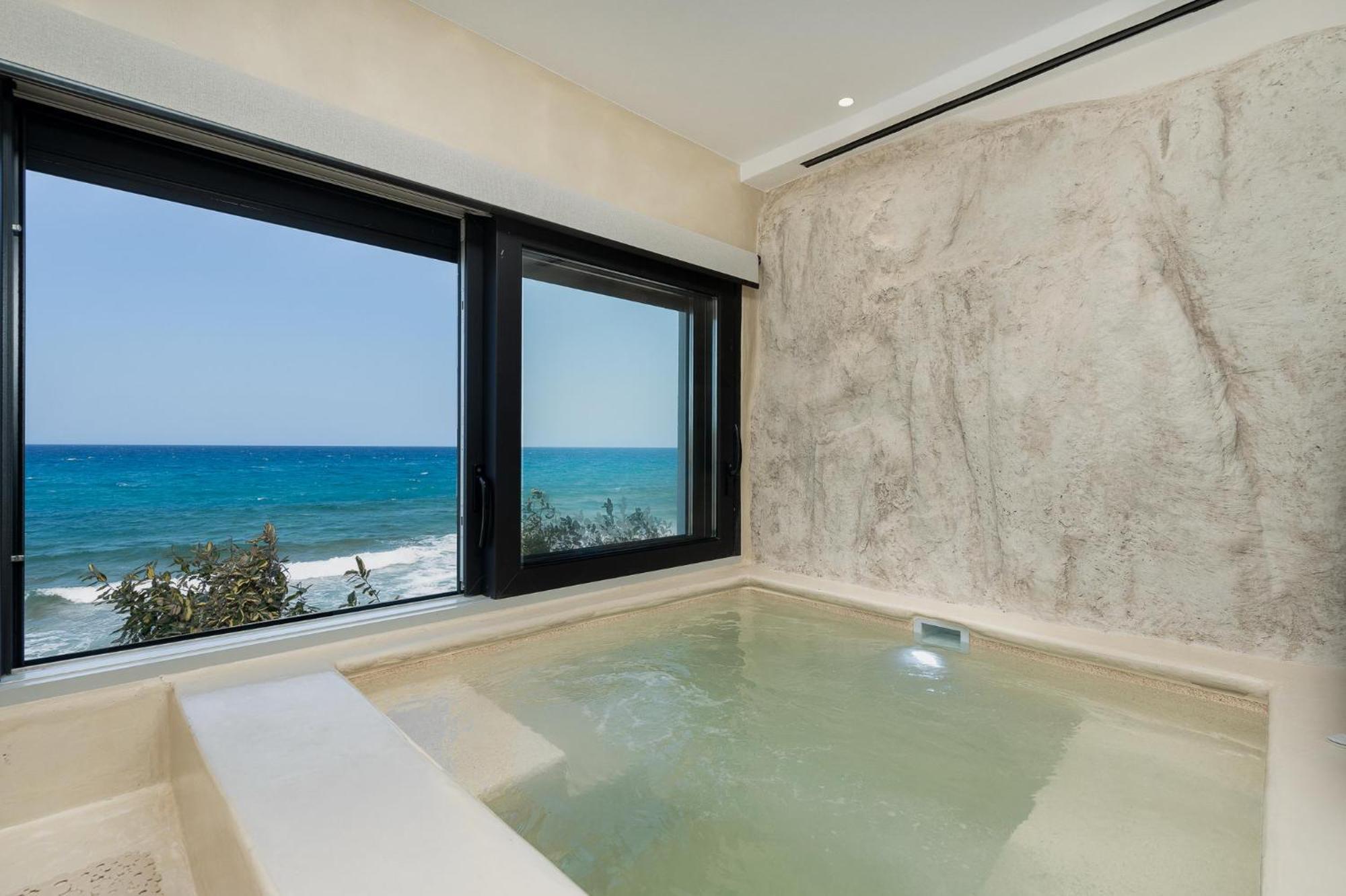 Aparthotel Portara Seaside Luxury 3*