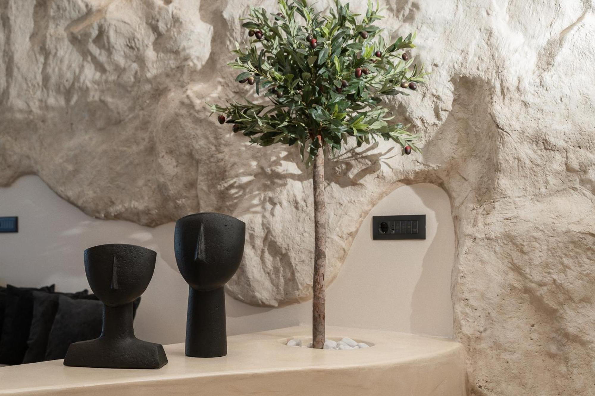 Portara Seaside Luxury Aparthotel 3*