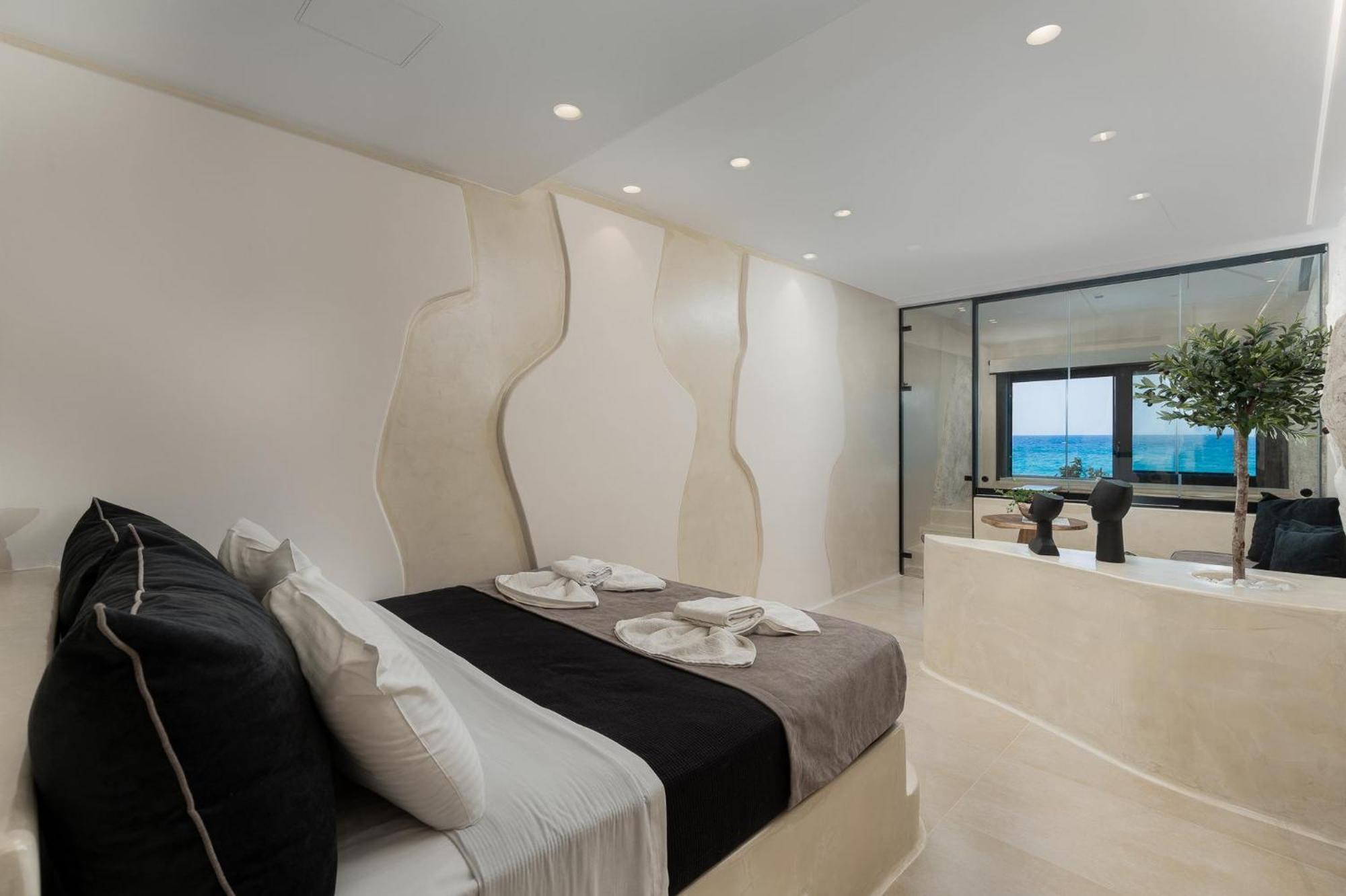 Portara Seaside Luxury Aparthotel