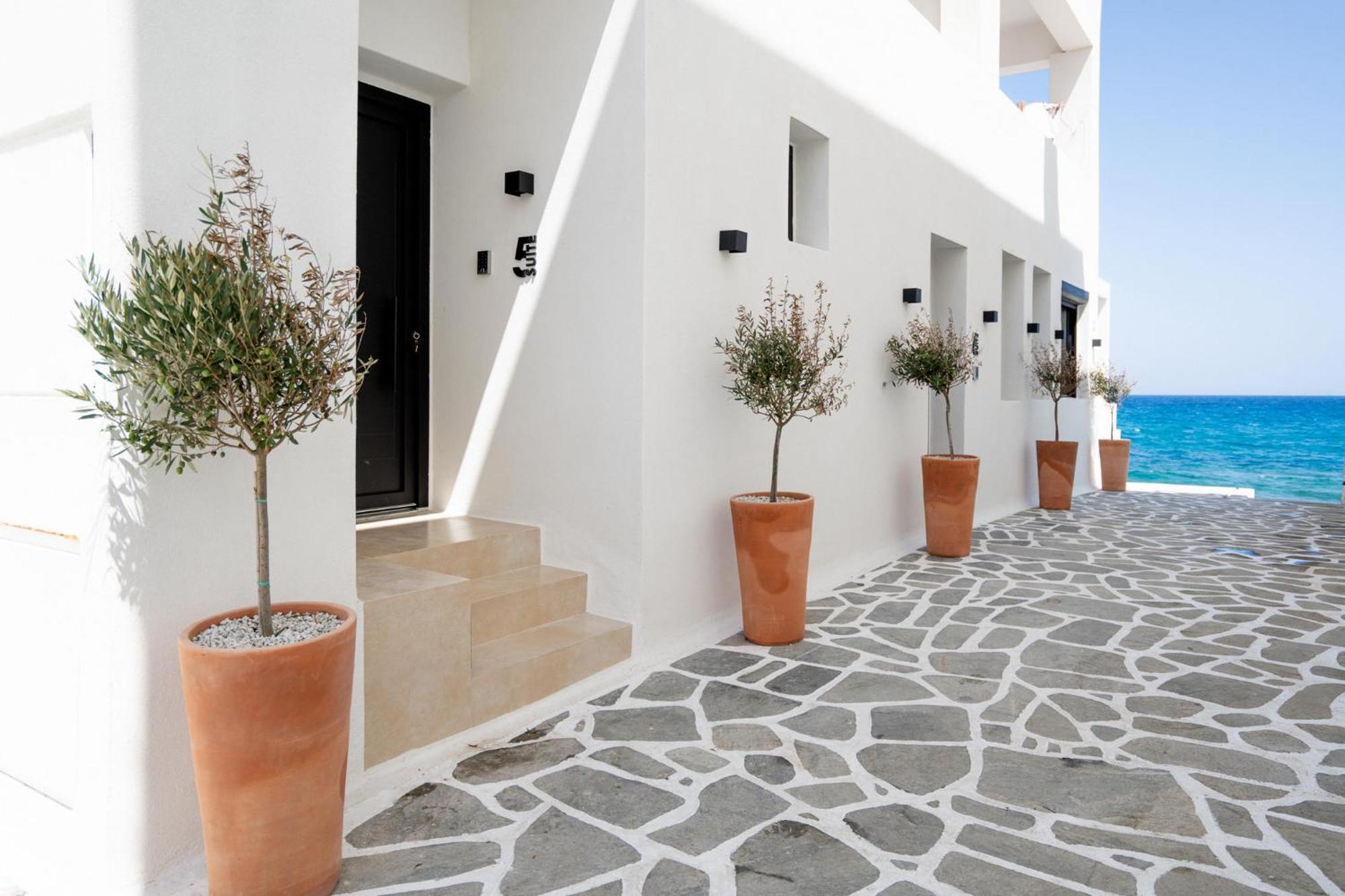 Portara Seaside Luxury Aparthotel