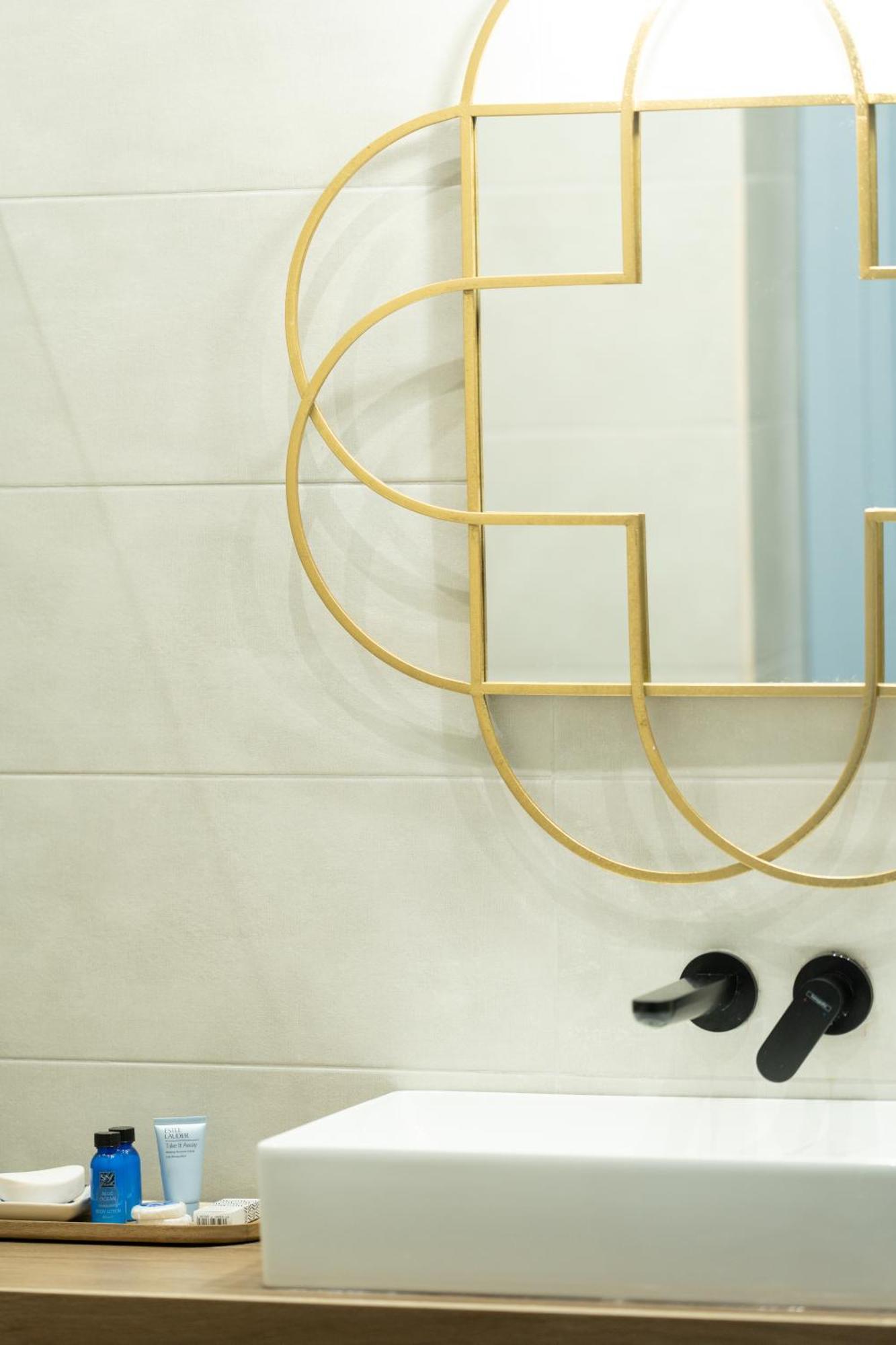 Galazio Seaside Luxury & Coffee Shop Apartment