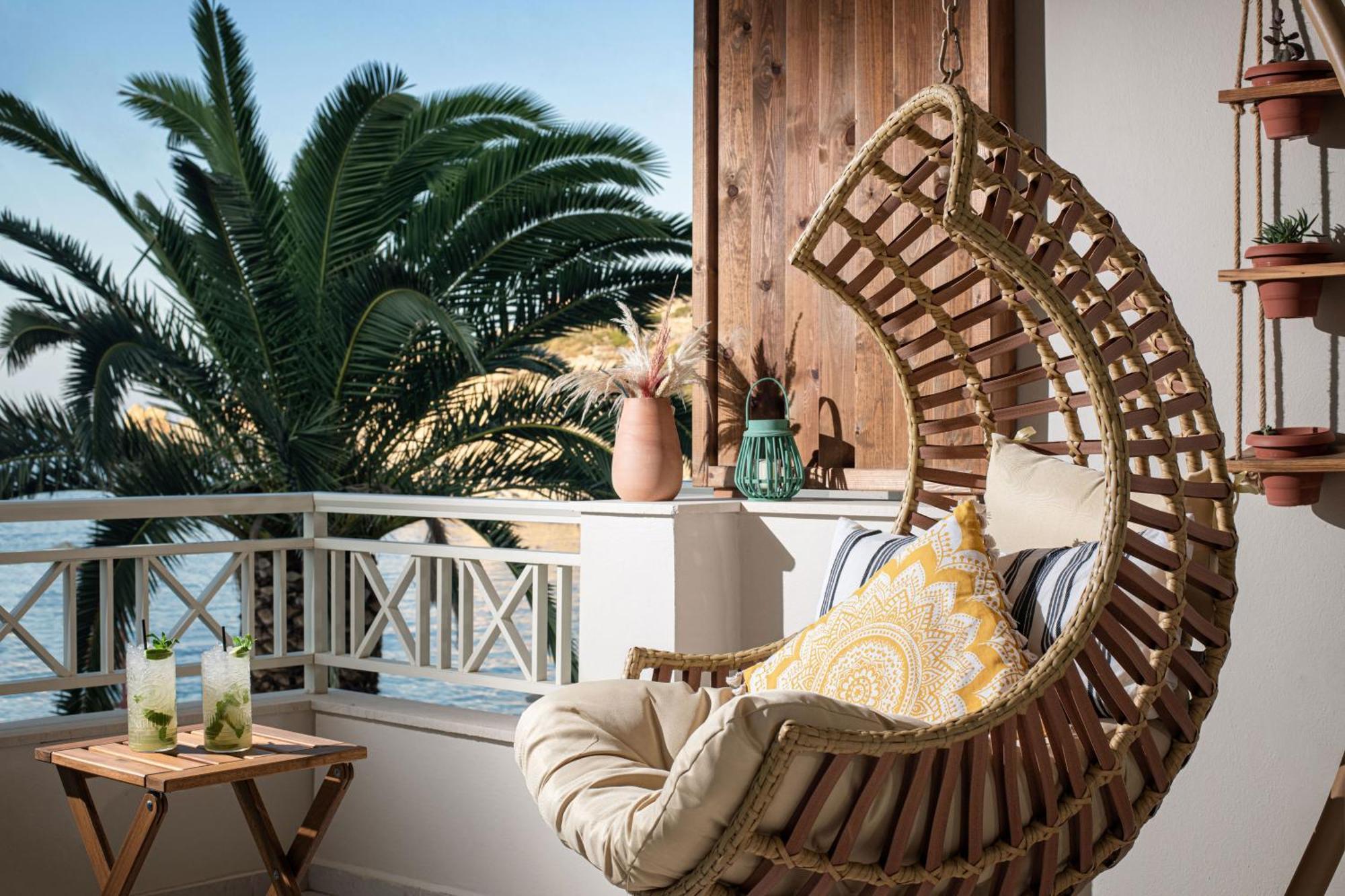 Beachfront Yellow Apt-ligaria