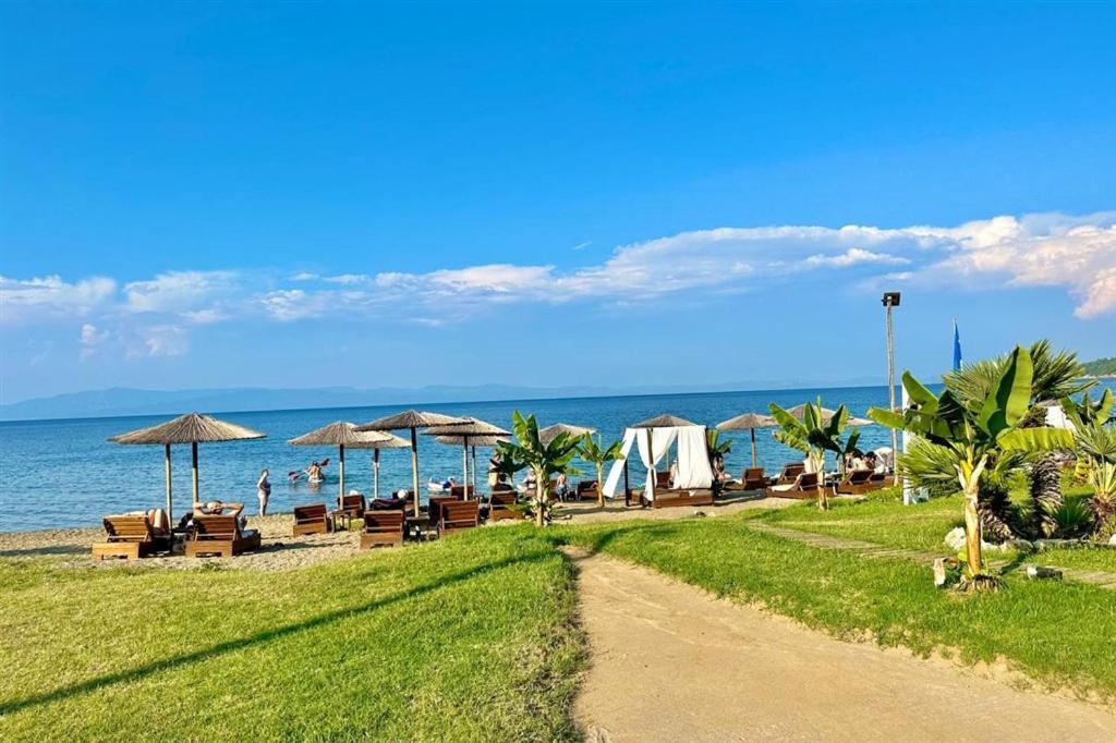 Toroneos Sea Front Villa Paliouri