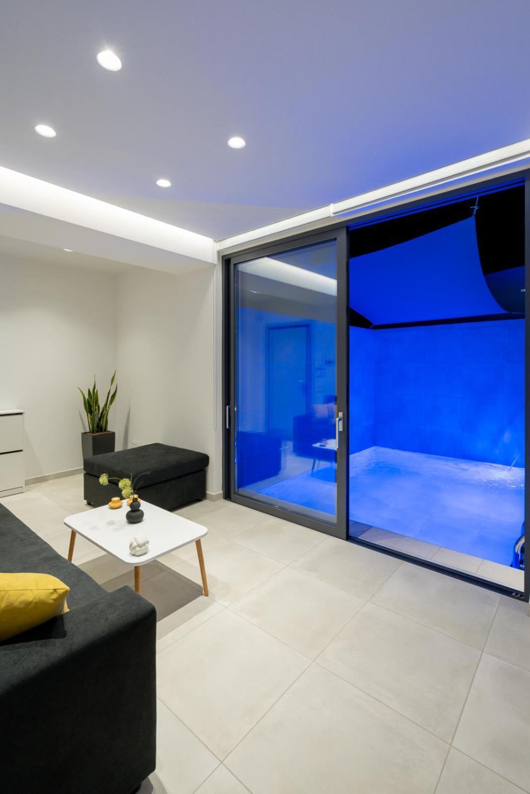 White Cliff Luxury * Porto Rafti