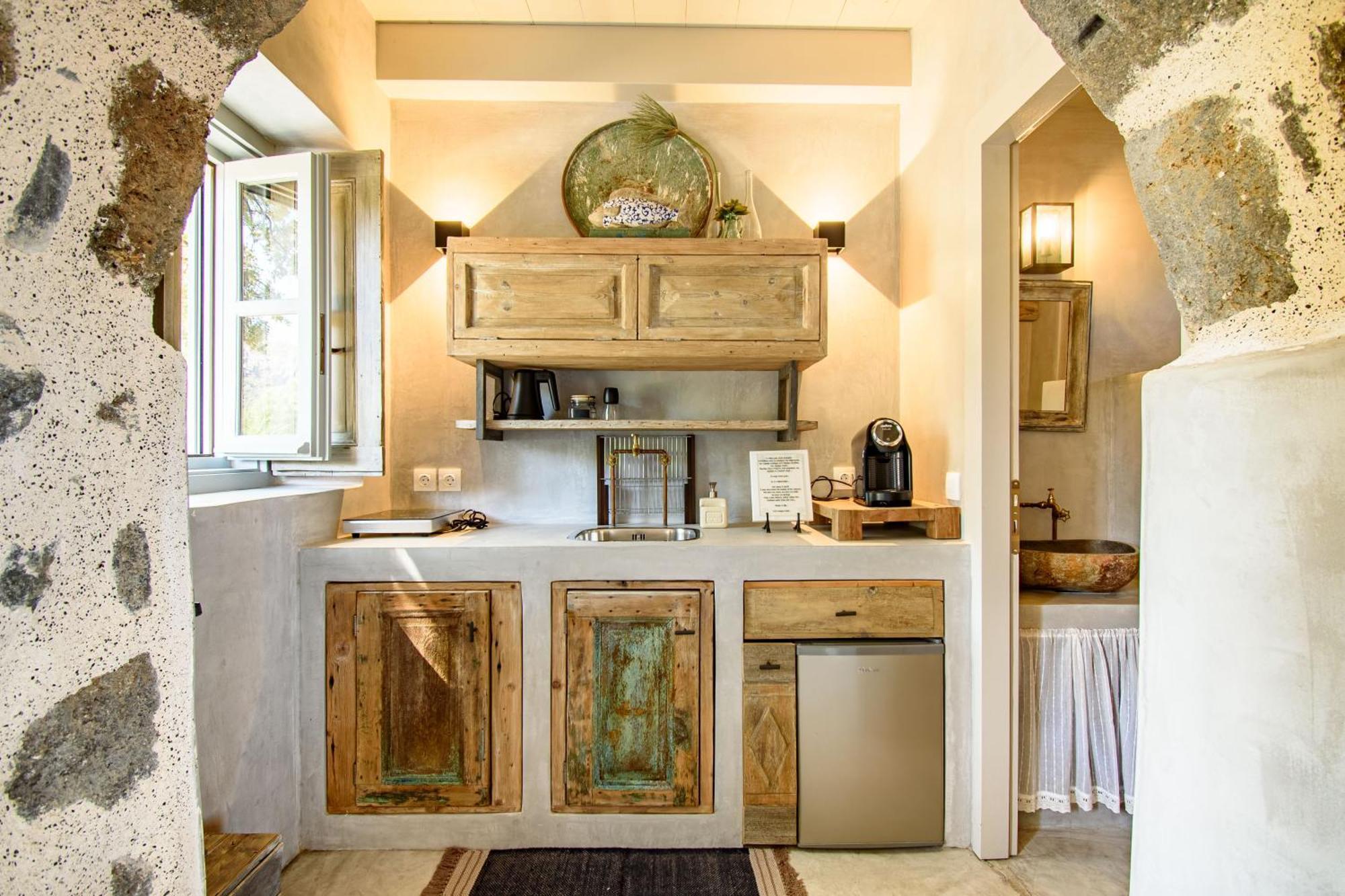 Pavlaina Complex Of Traditional Residences In Nisyros. Enjoy The Garden And The Sea View Apartment *