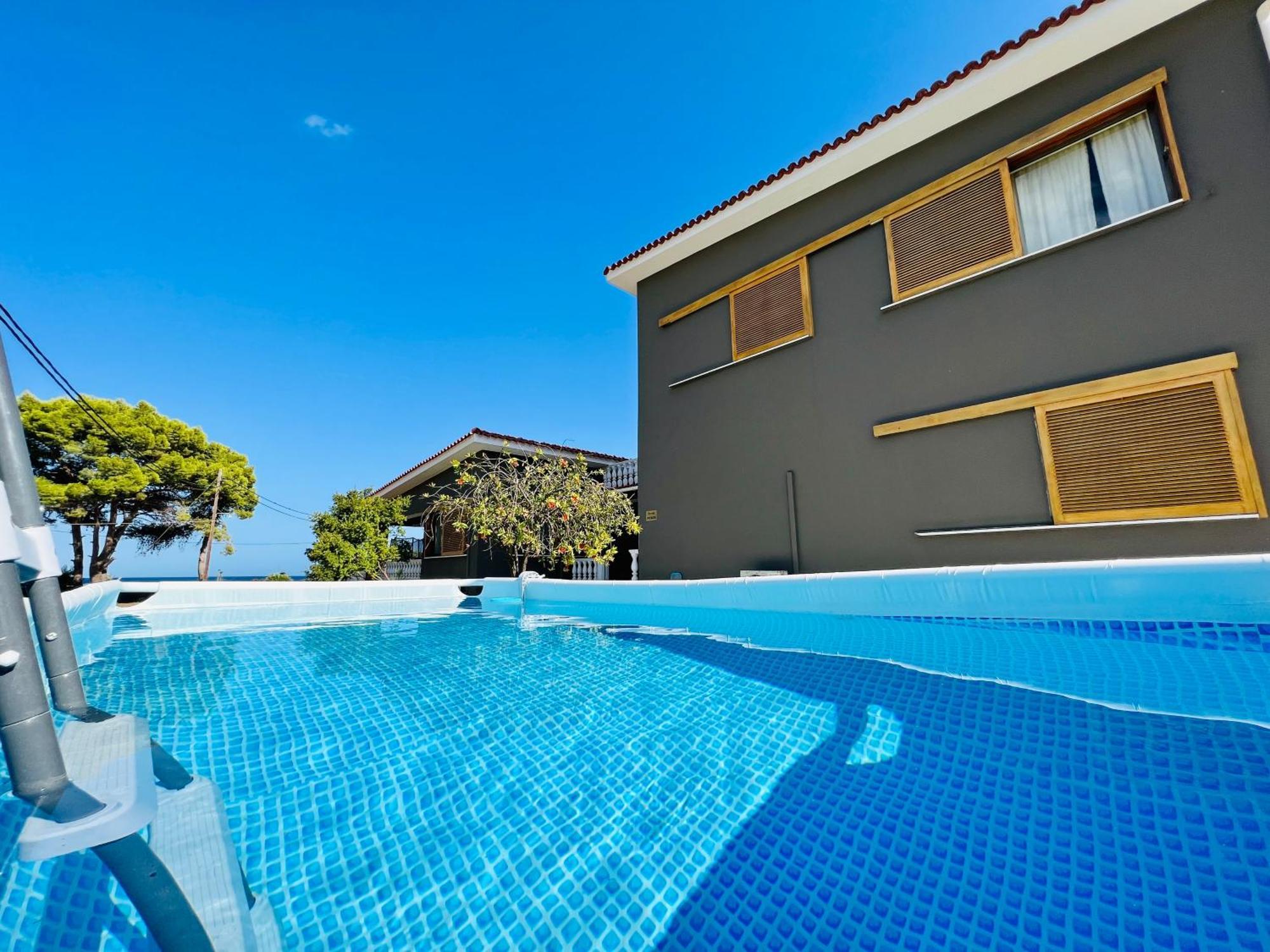 Gazonia Family Estate Guest house *
