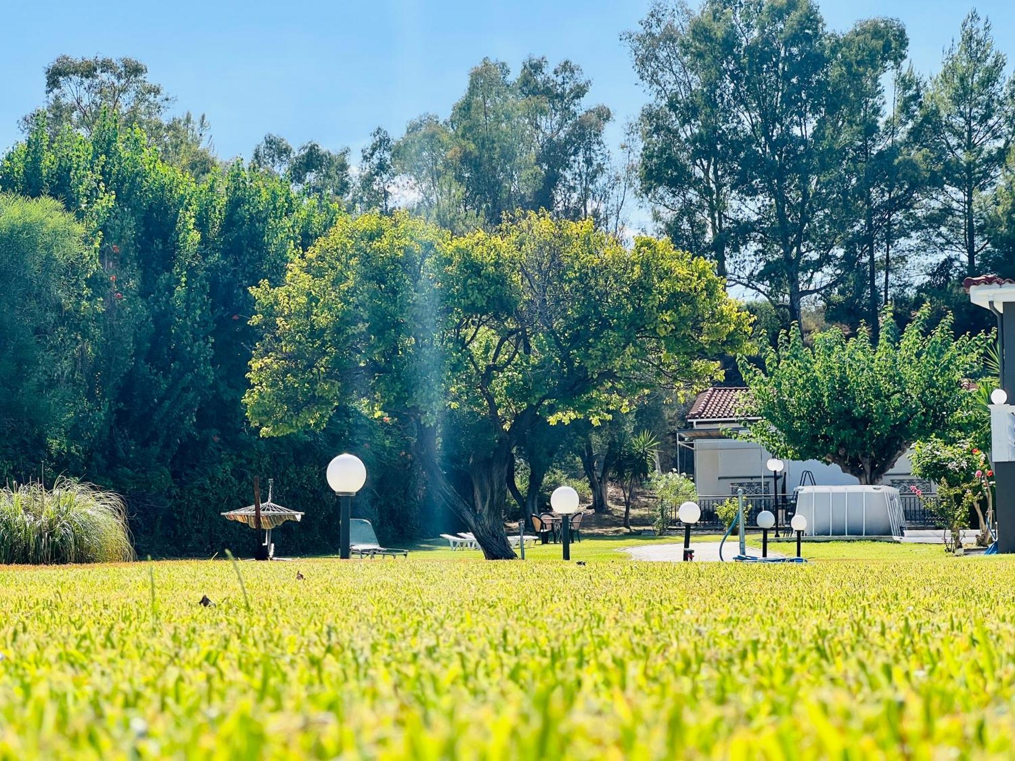 Gazonia Family Estate Guest house *
