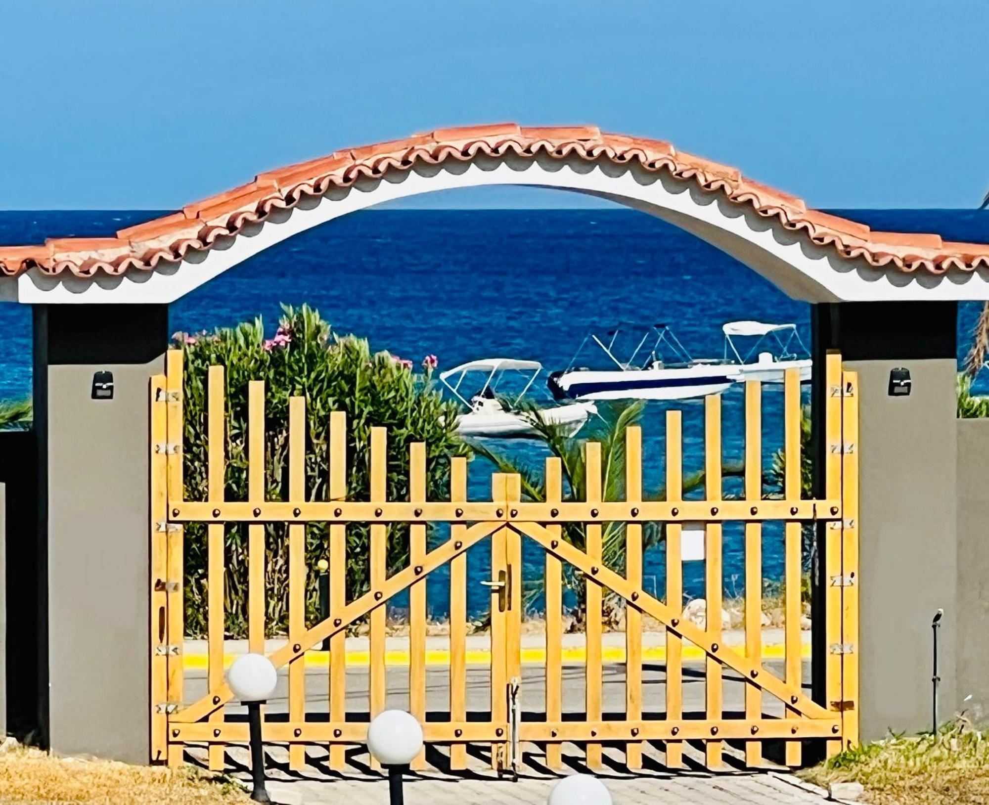 Gazonia Family Estate Guest house *