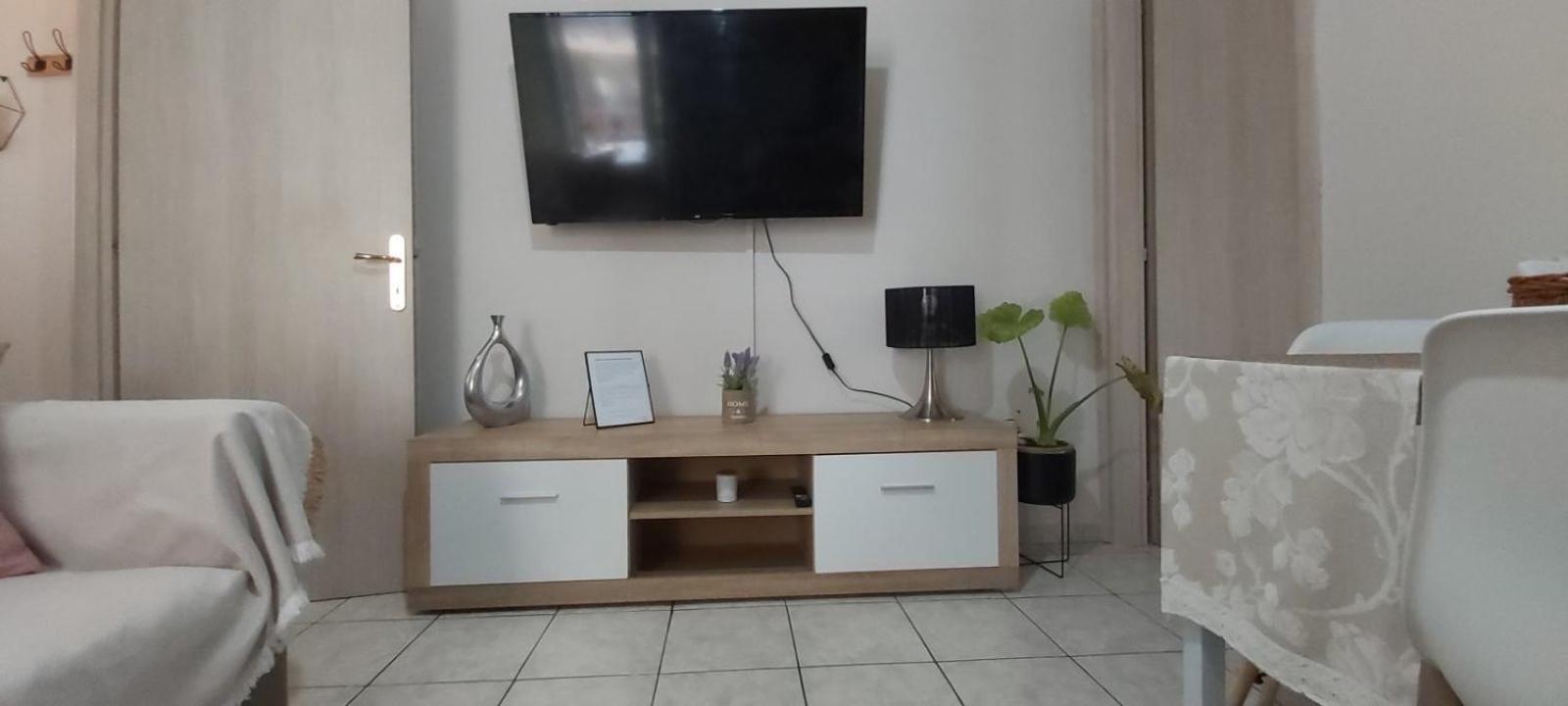 Comfy Near The Port And The Center Of Apartment *