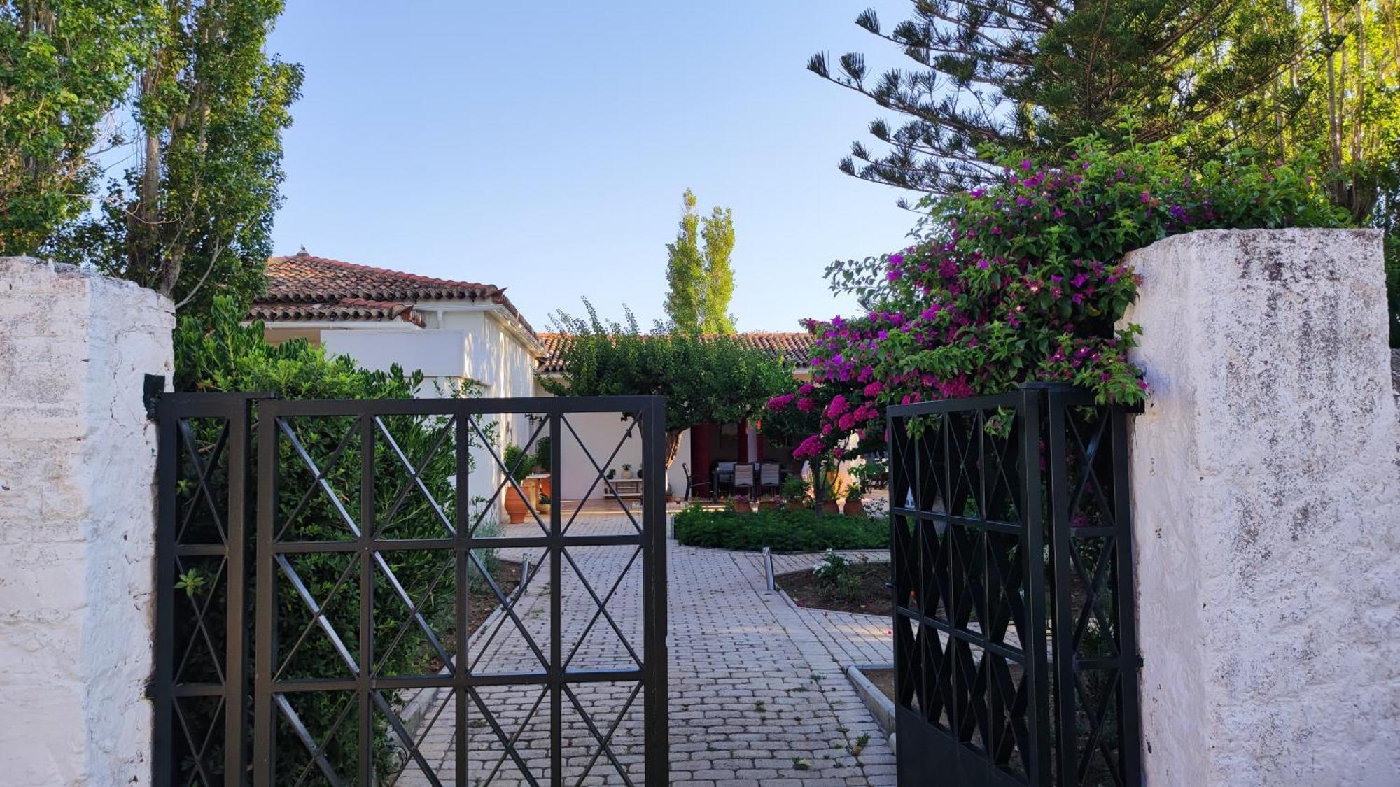Mediterranean House With Beautiful Garden * Karlovassi