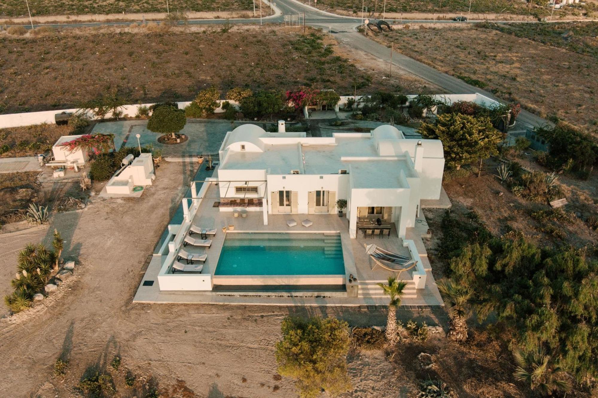 Echo Fira (Santorini)