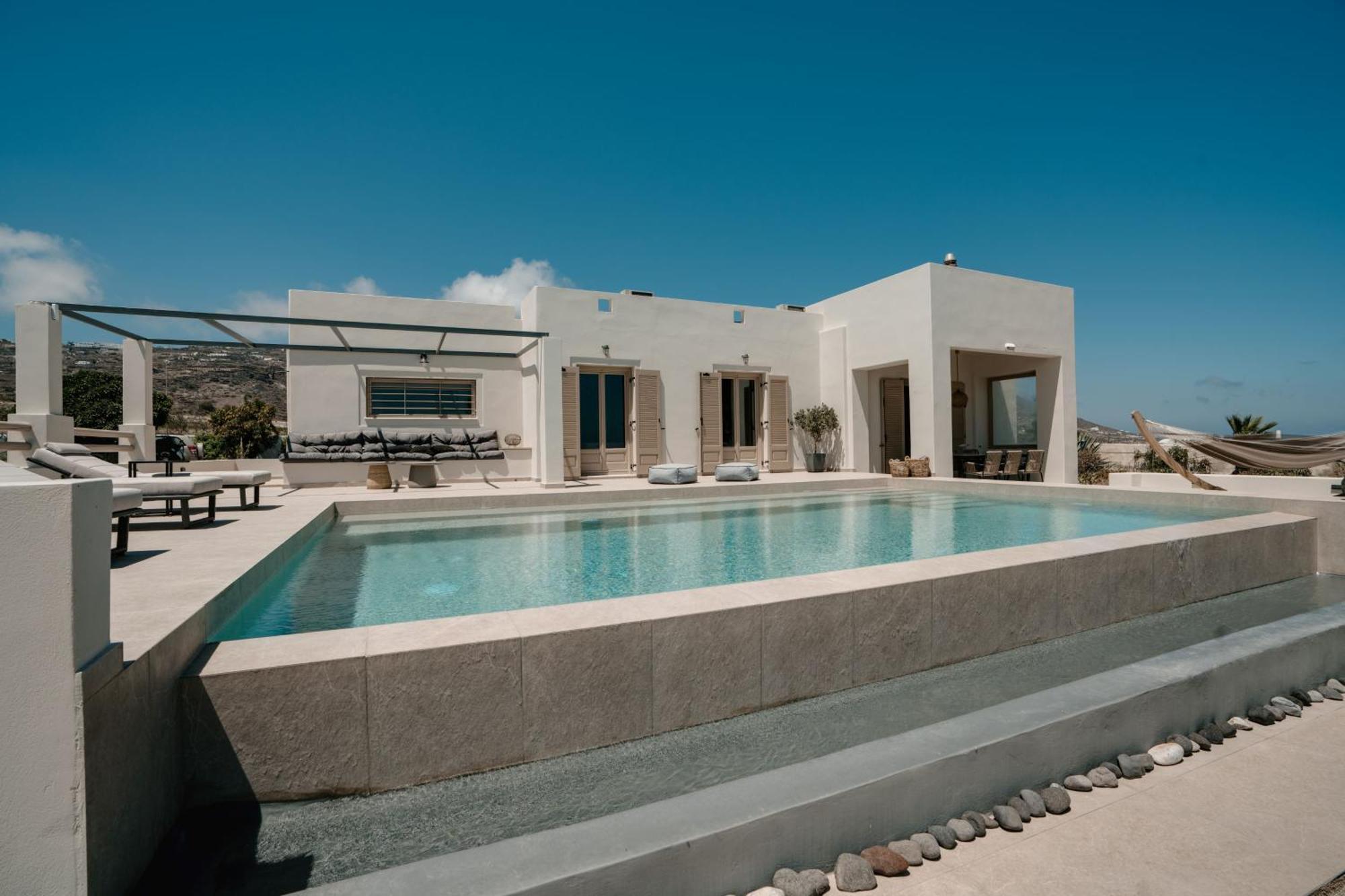 Echo Fira (Santorini)