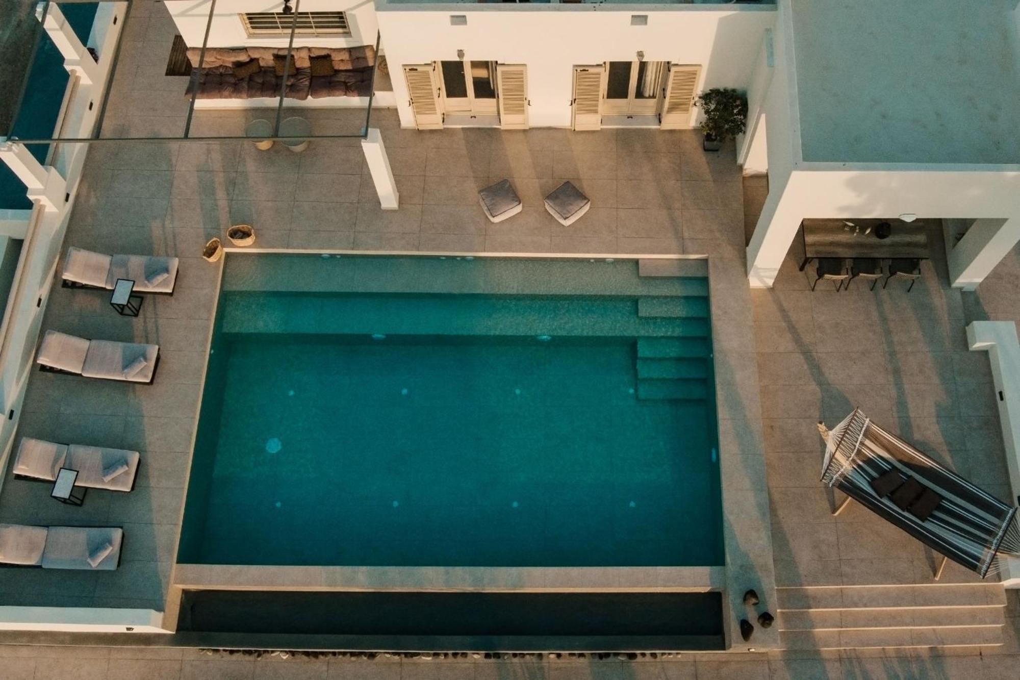 Echo * Fira (Santorini)