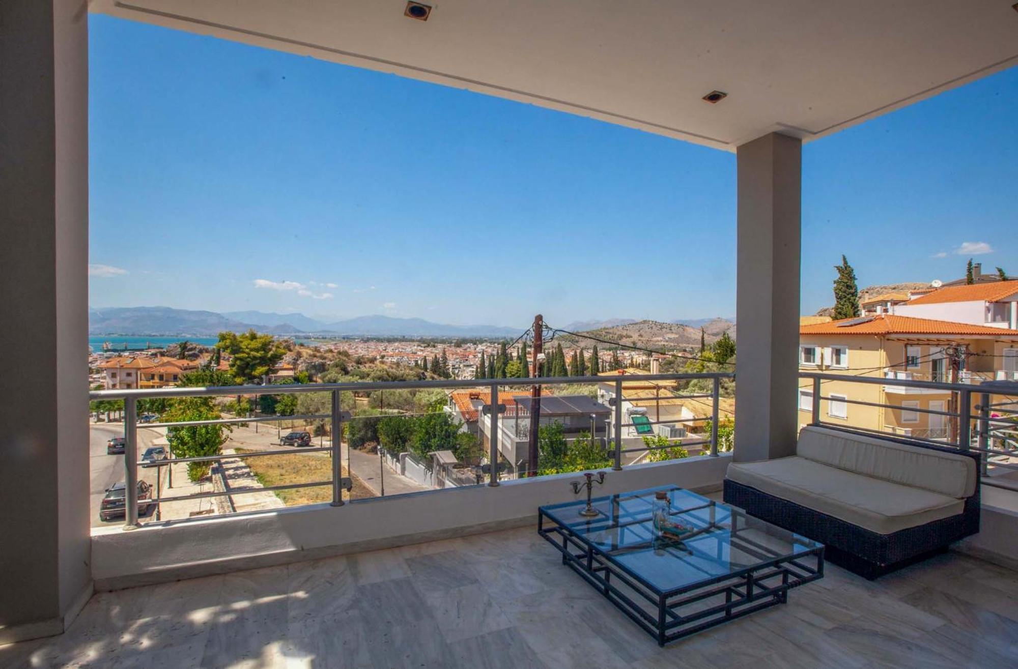 Bourtzi View Villa *