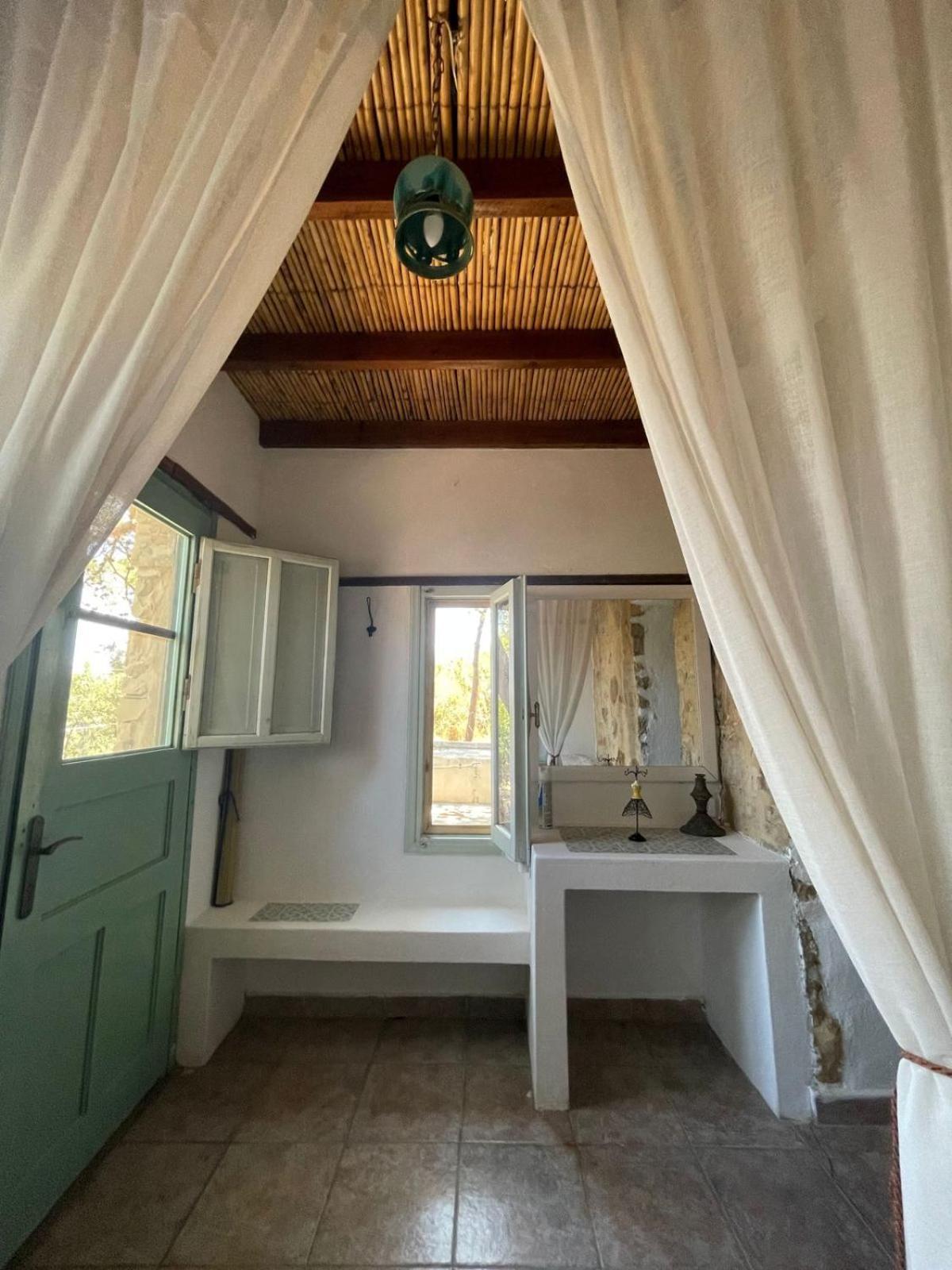 Petrino 2 - Traditional Lerian House * Lakkion