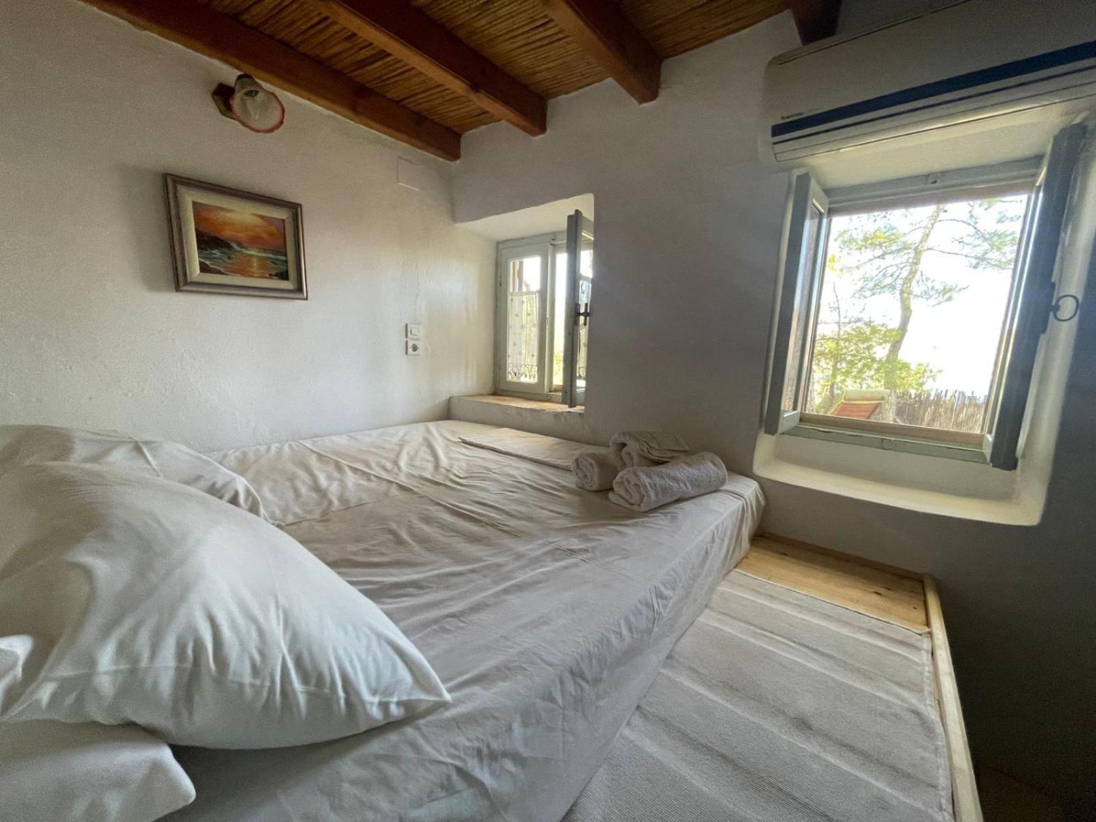 Petrino 2 - Traditional Lerian House Holiday home *