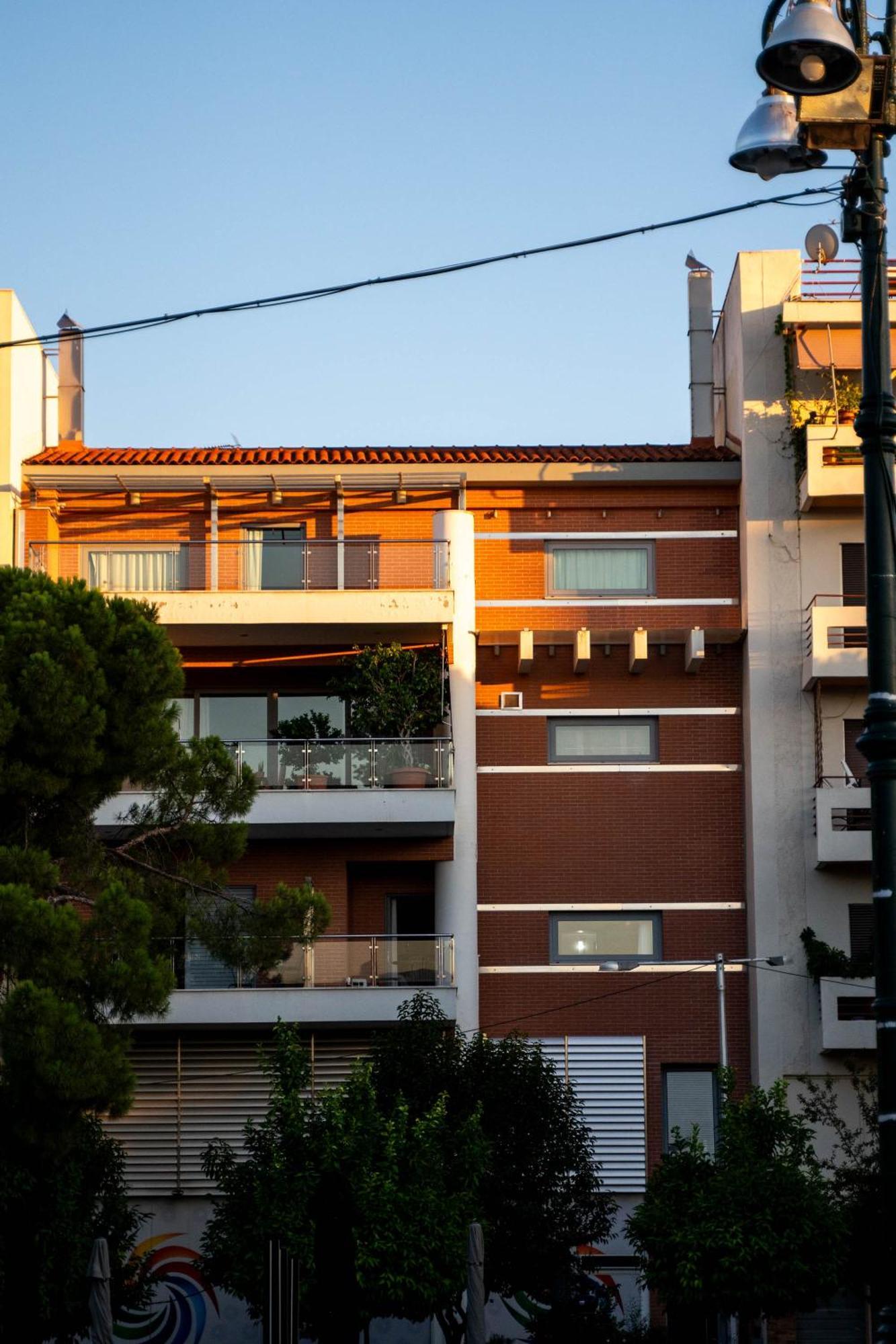 Byron Luxury Aigio