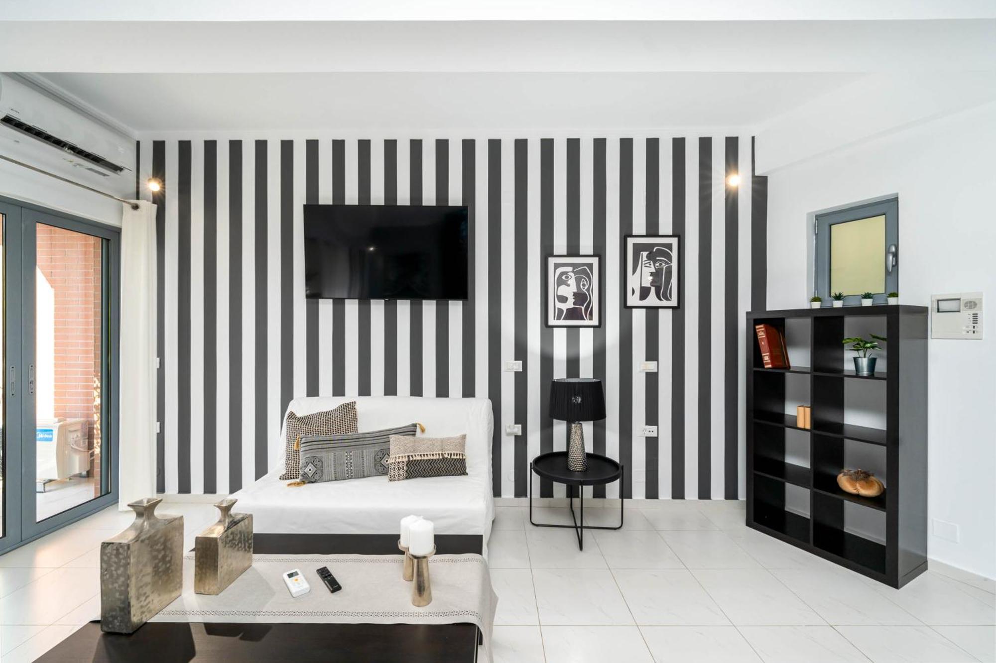 Byron Luxury Aigio
