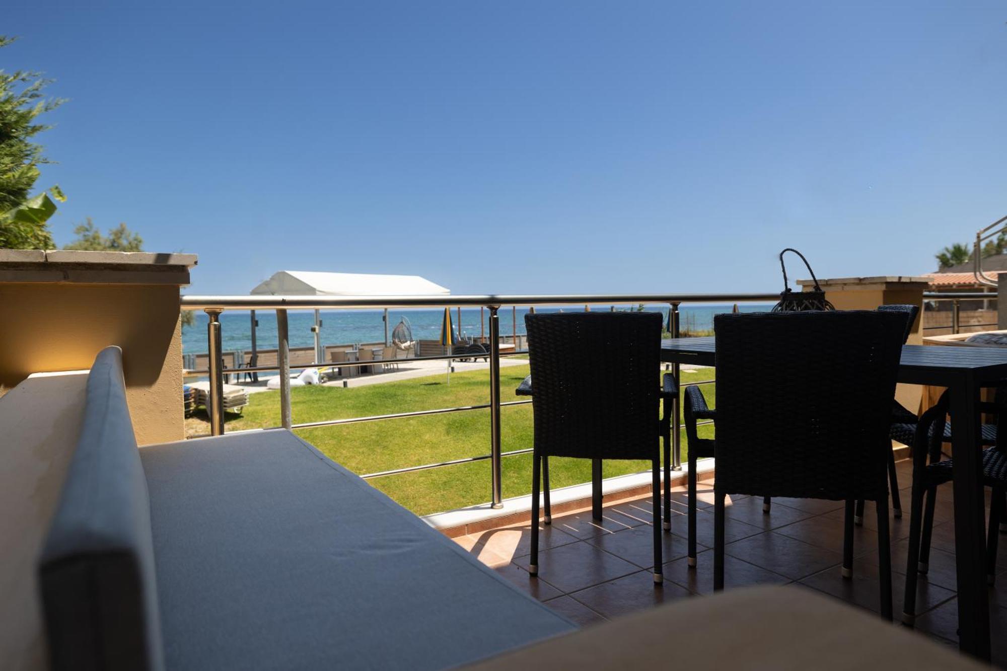 Venetico Beachfront & - Sea View Apartment