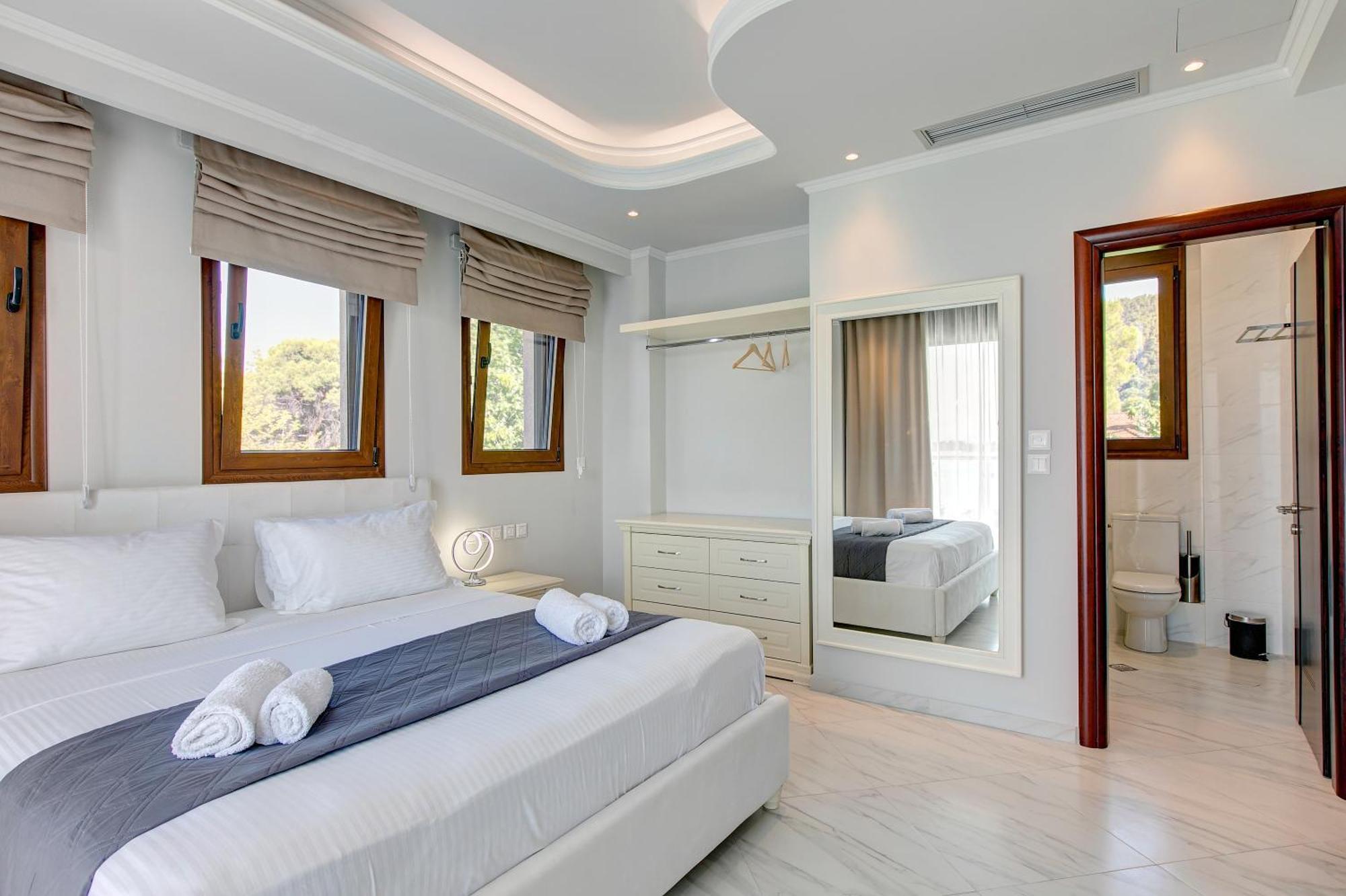 Chrisa Villa *