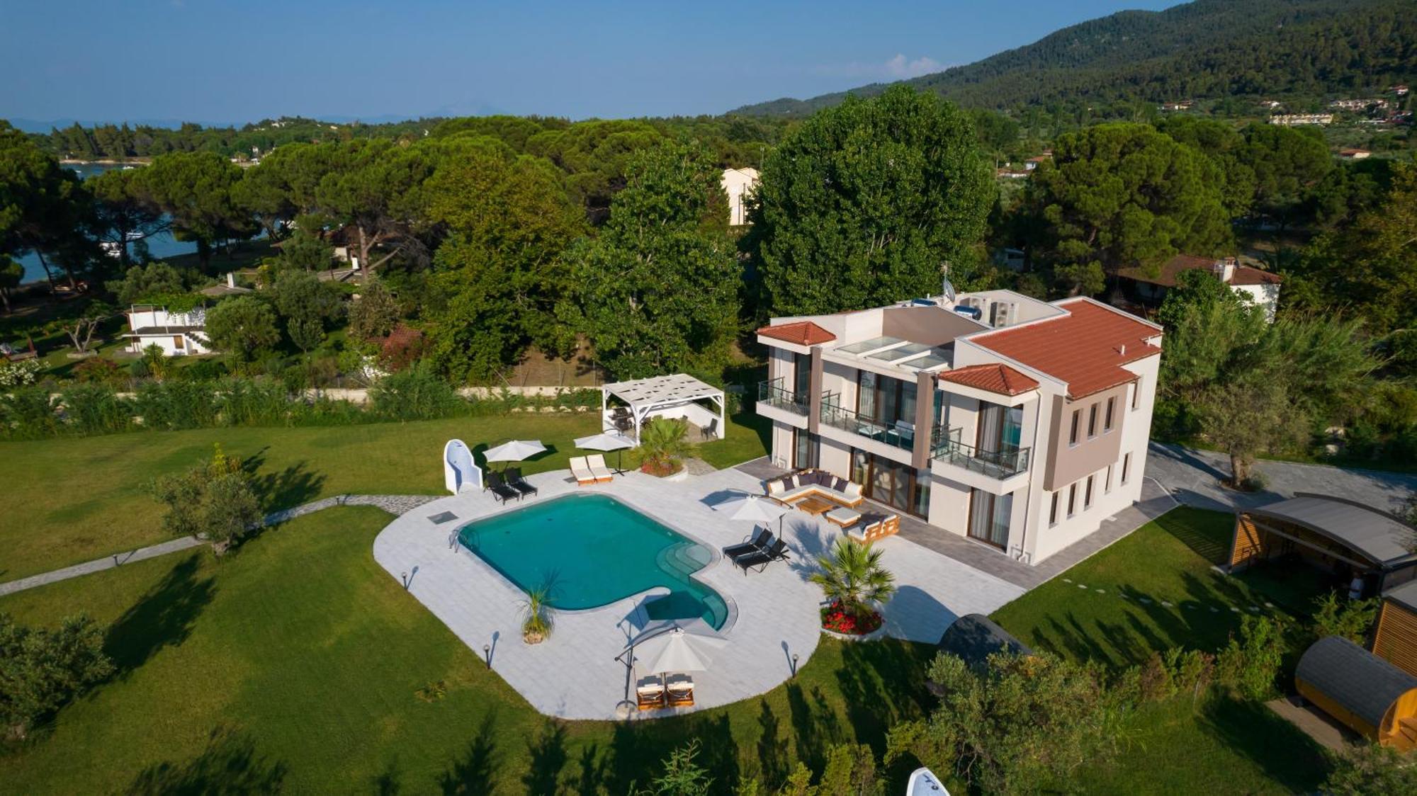 Chrisa Villa