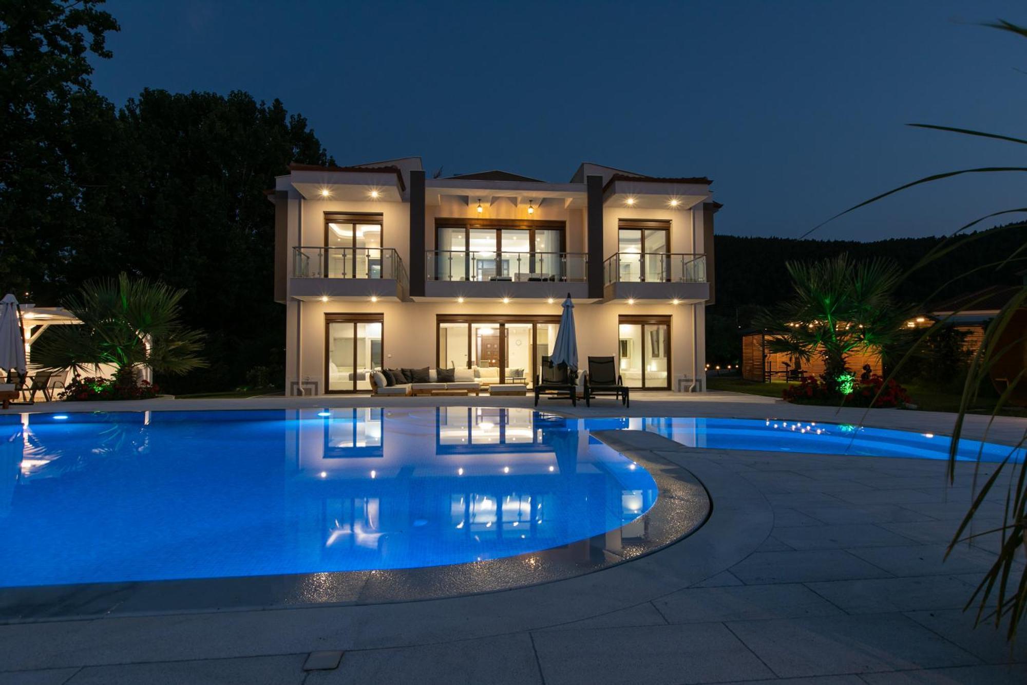 Chrisa Villa *
