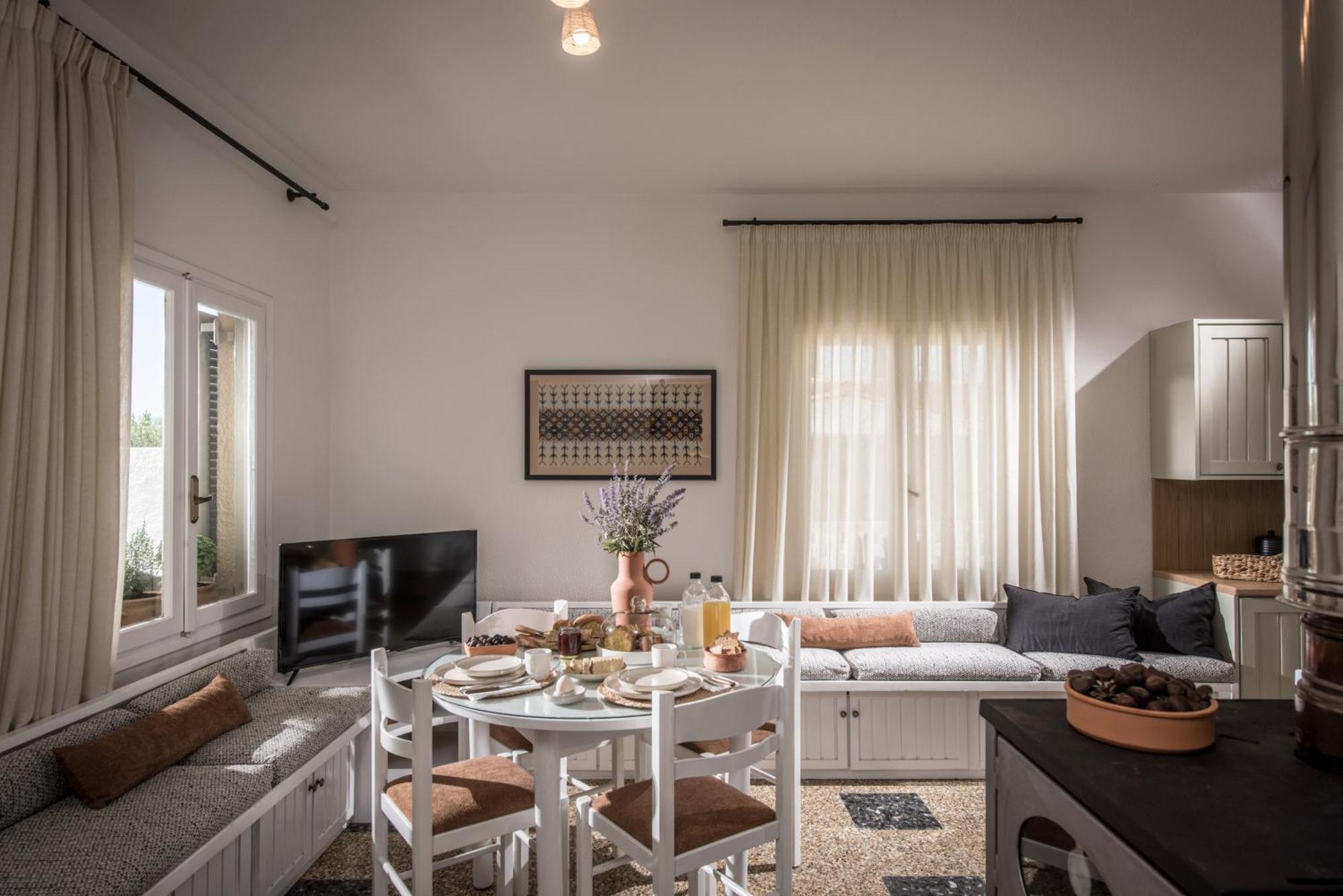 Tarsia Homes & Suites *