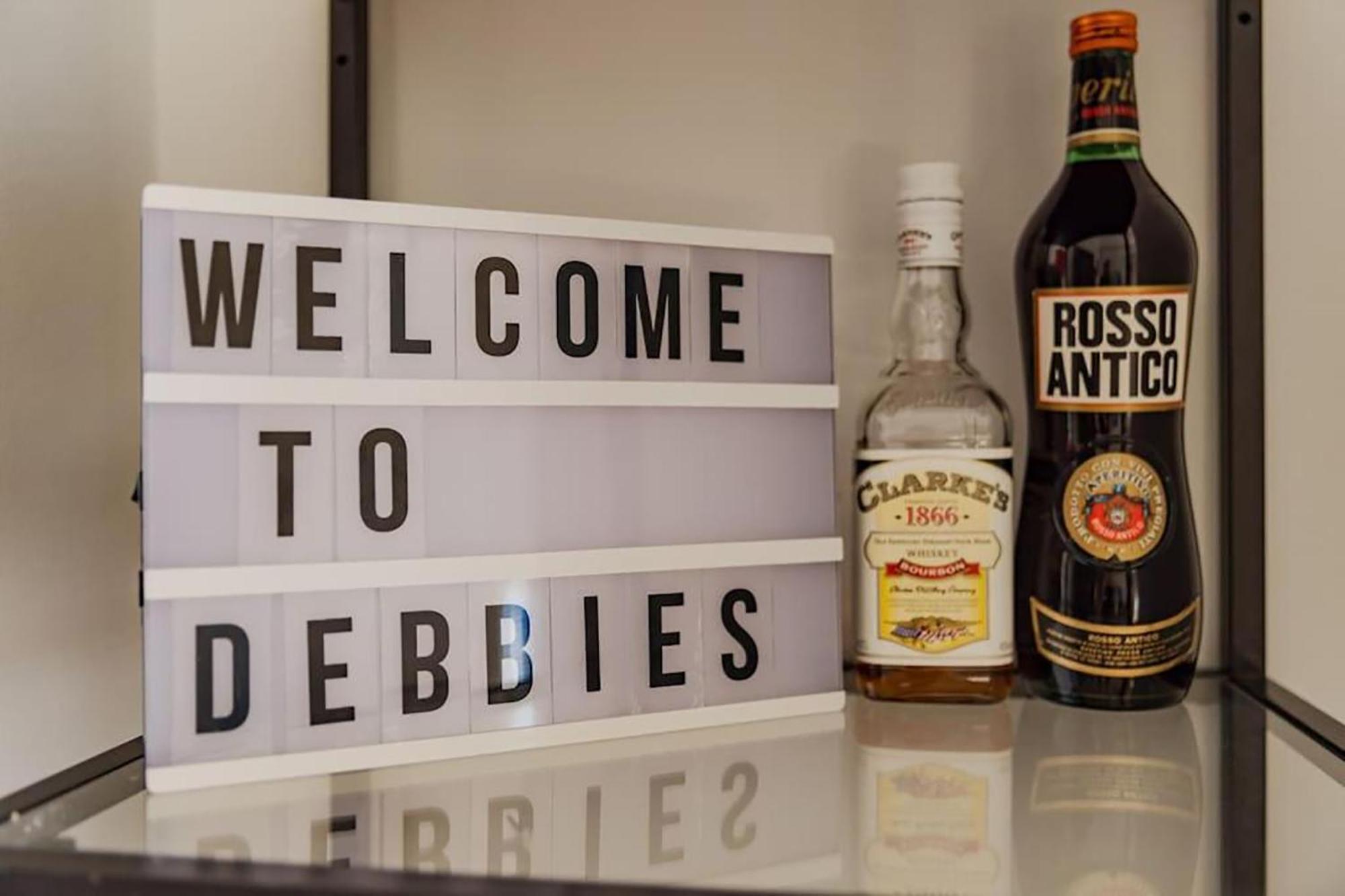 Debbie's δίπλα στο νερό ! Apartment Chalkida