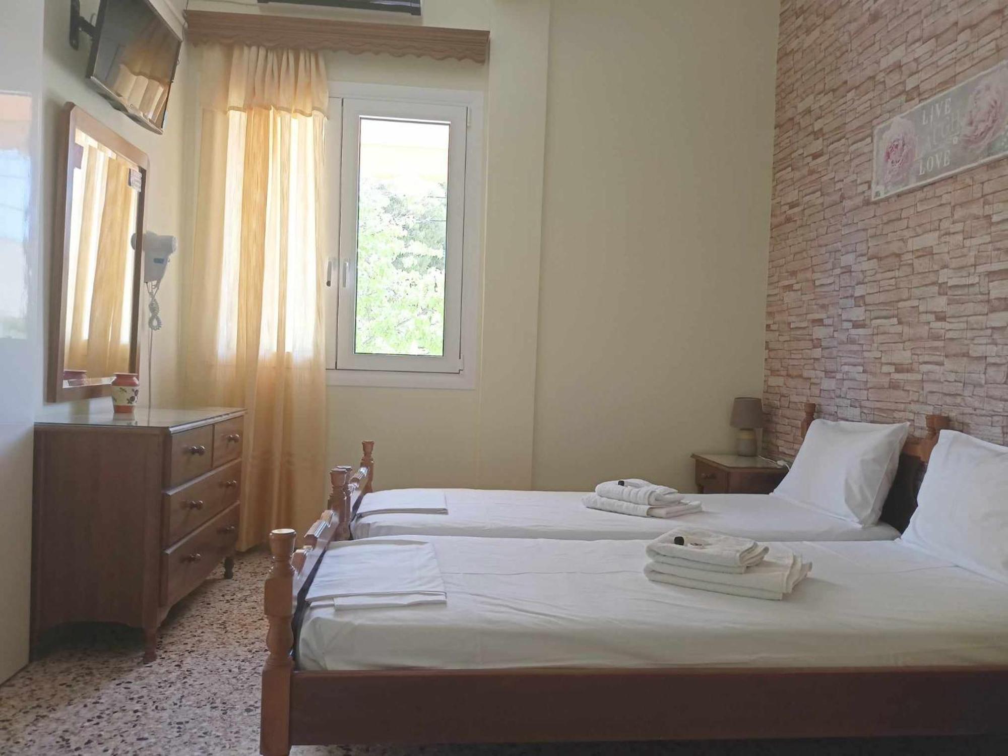 Finikas Agia Marina (Aegina)