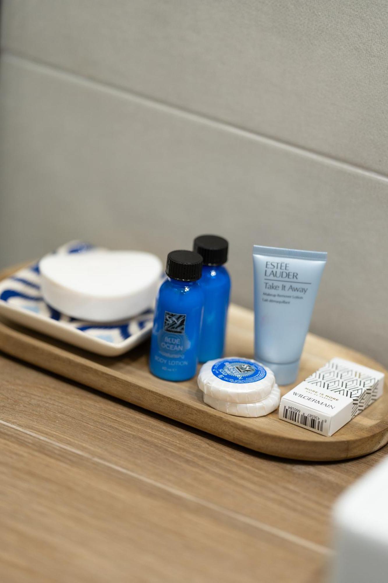 Galazio Seaside Luxury & Coffee Shop Apartment