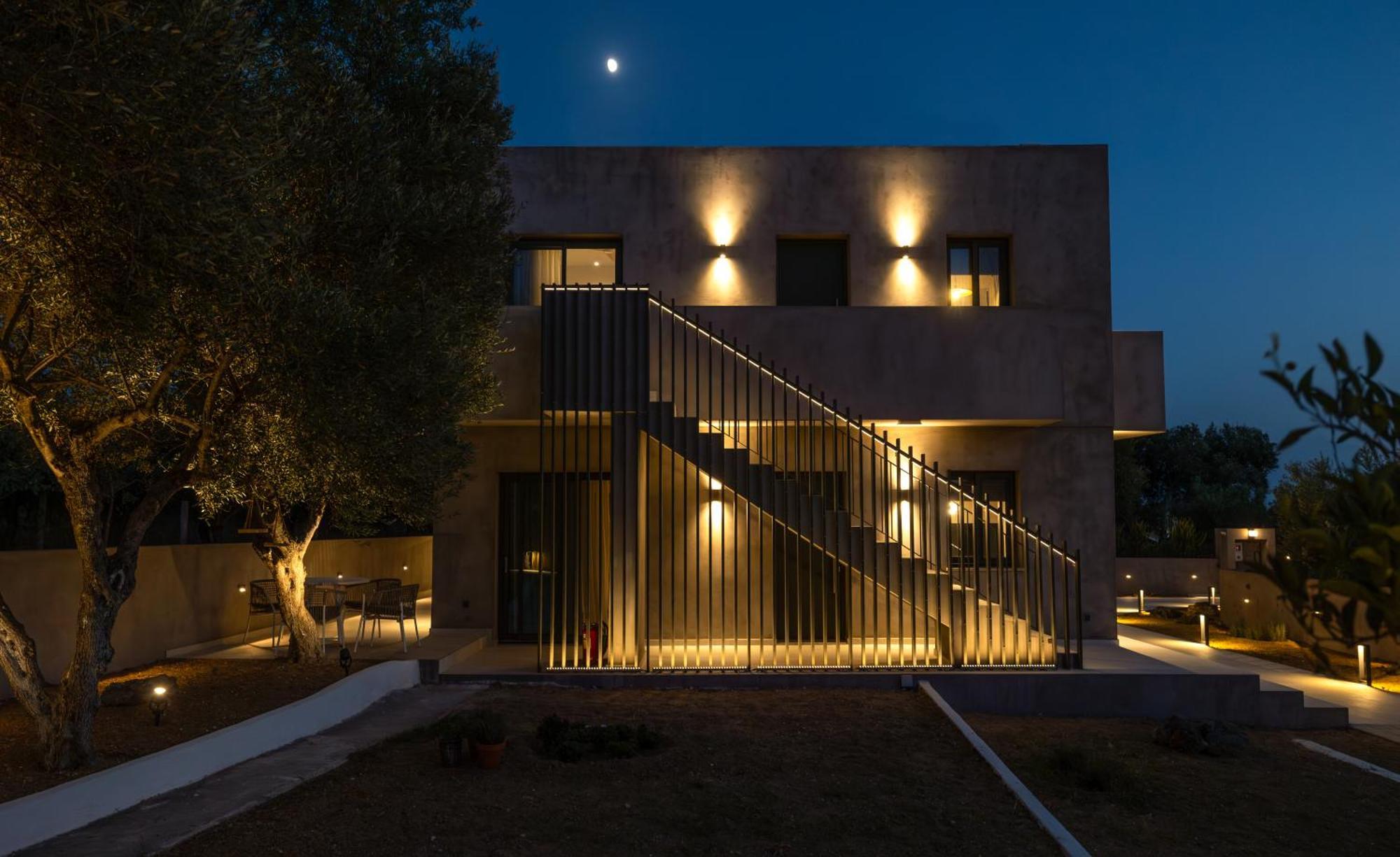Topos Apartment