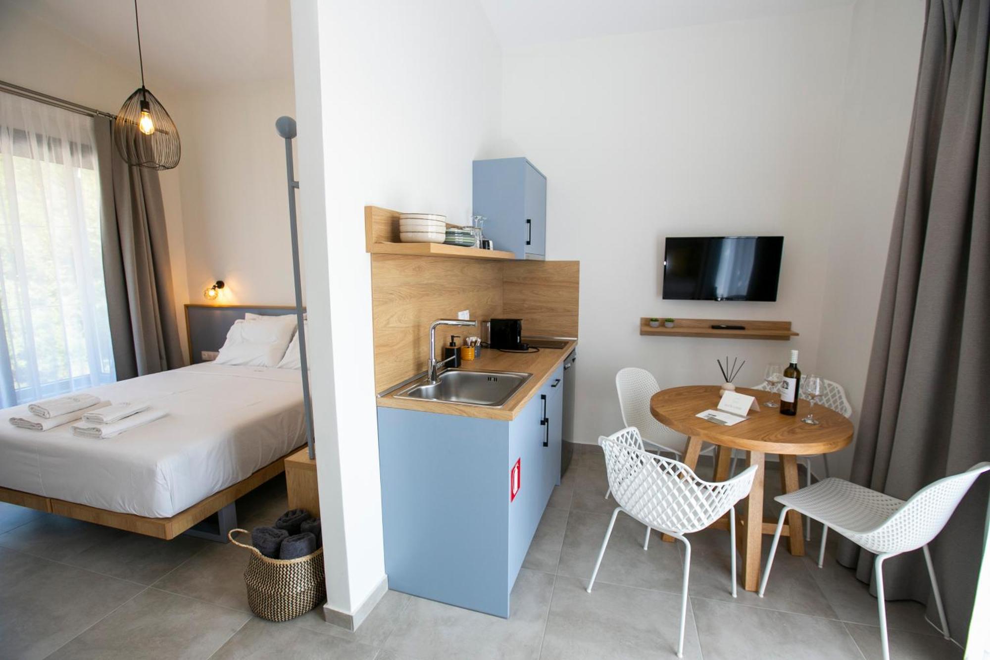 Arodo Aparthotel Nea Iraklitsa