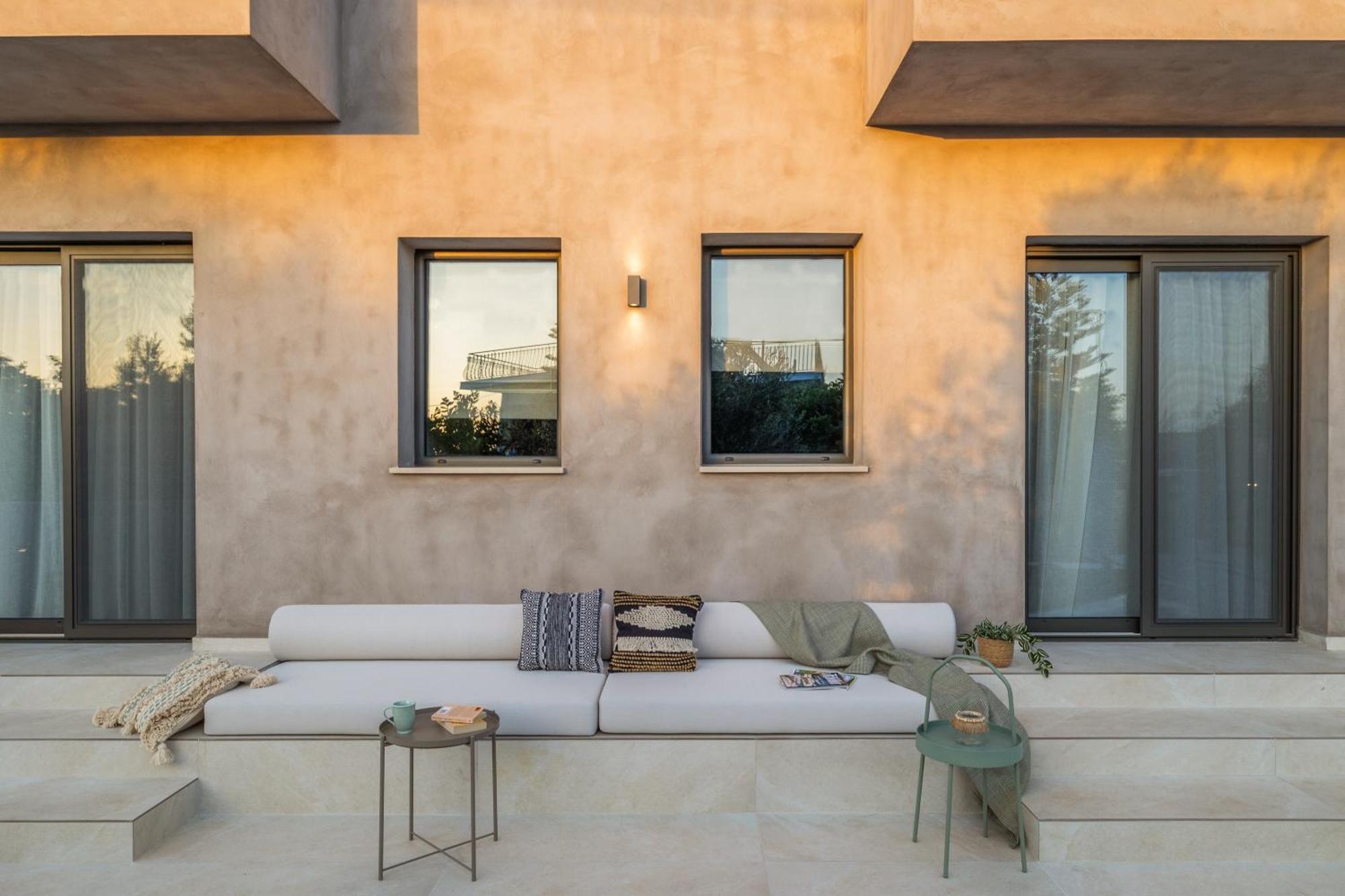 Topos Apartment