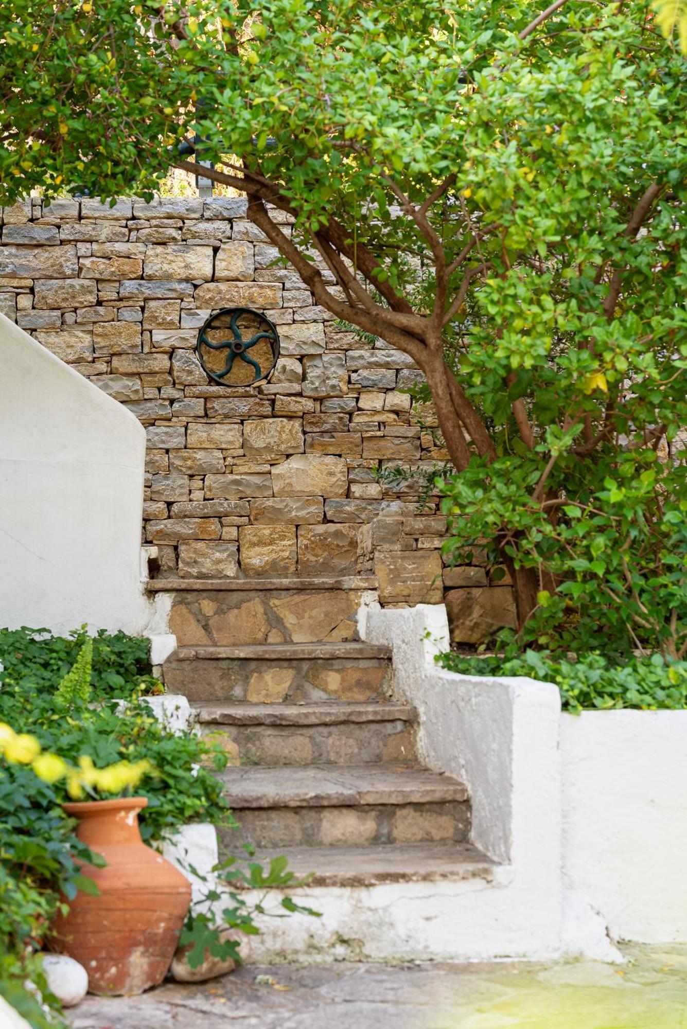 Studios Limnionas * Marathokampos