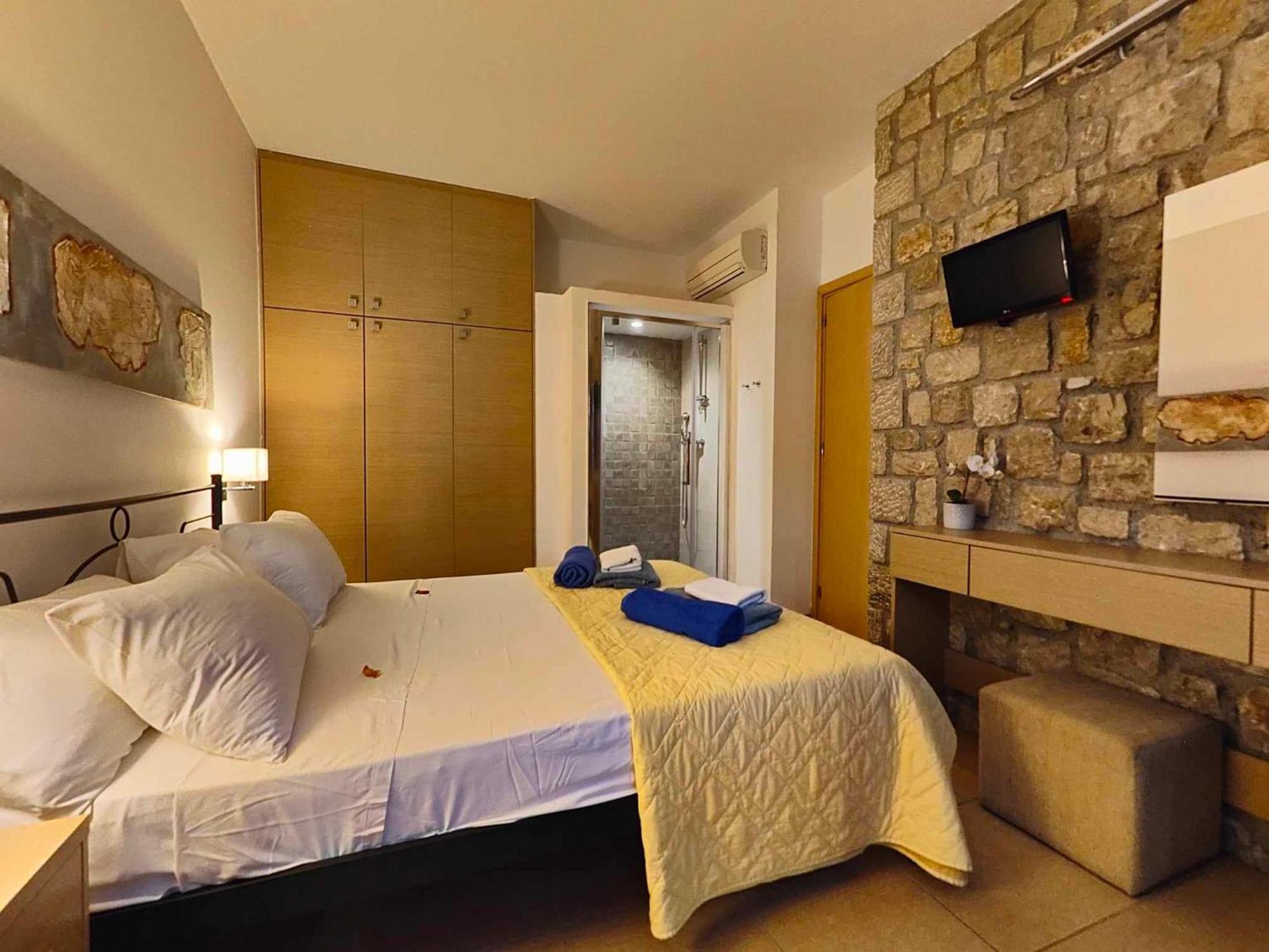 Villa Costamare - Enjoy Lazy Days On The Private Pool-Jacuzzi Villa