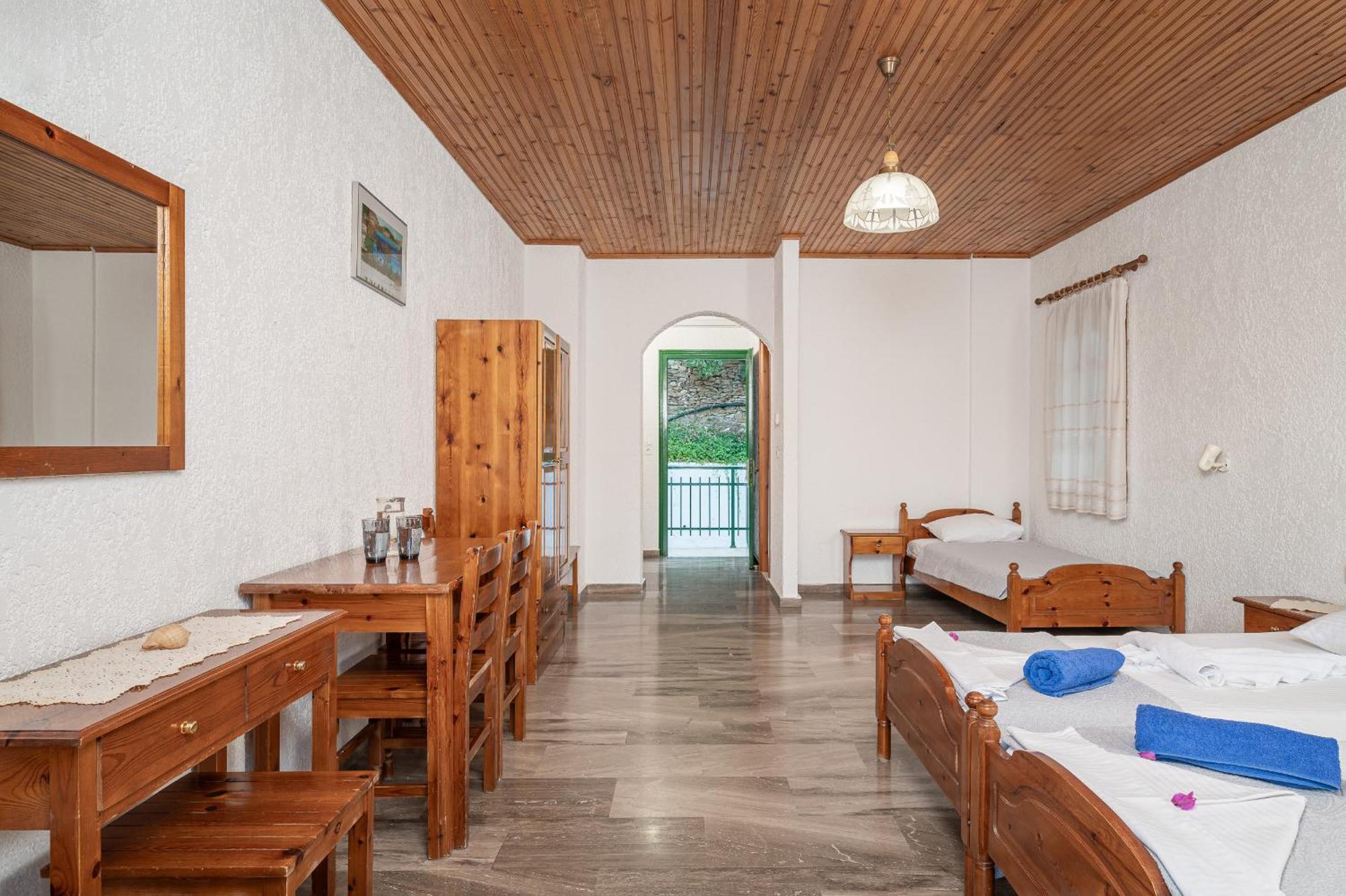 Apartment Studios Limnionas