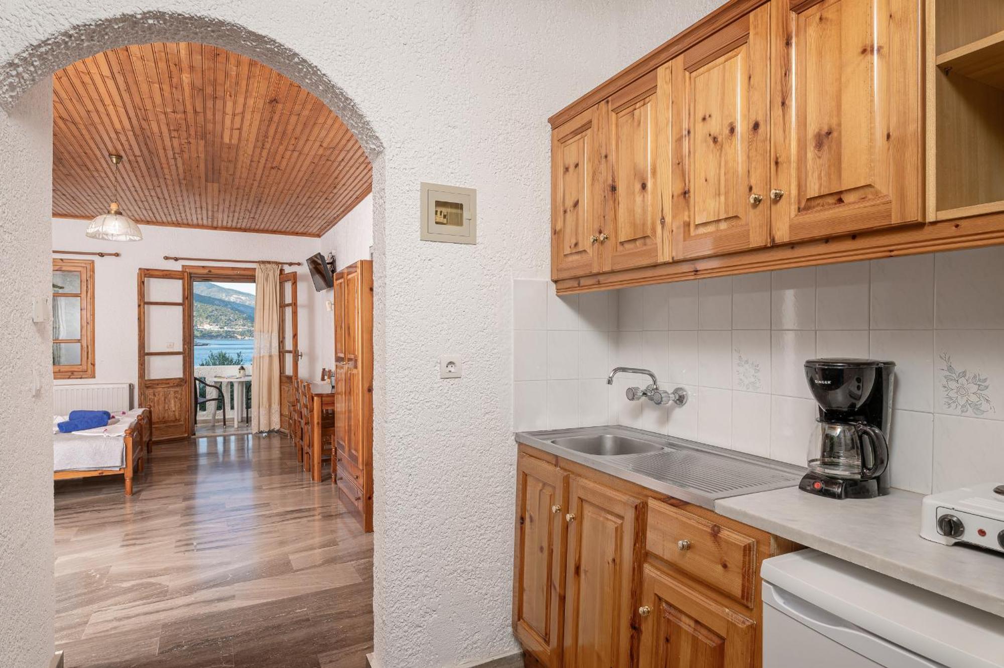 Studios Limnionas Apartment Marathokampos