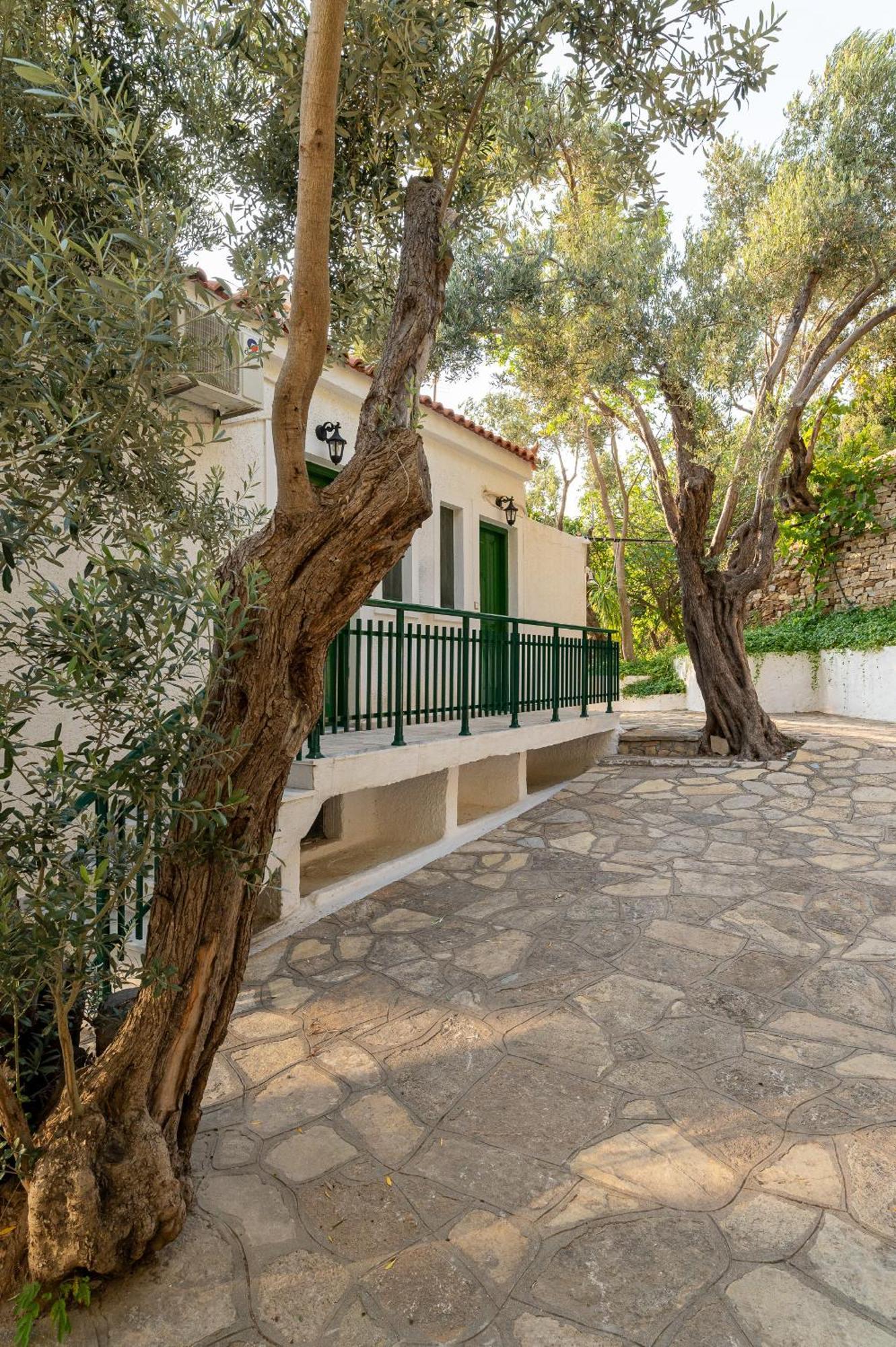 Studios Limnionas Marathokampos