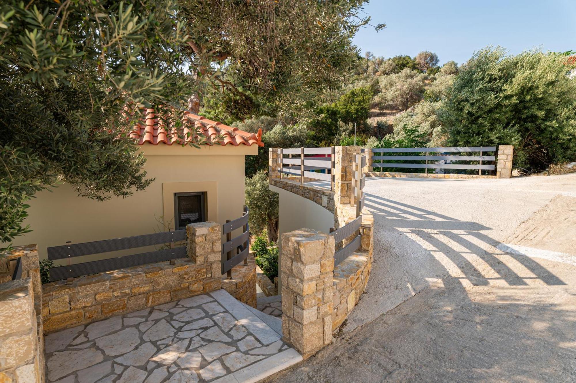 Studios Limnionas * Marathokampos
