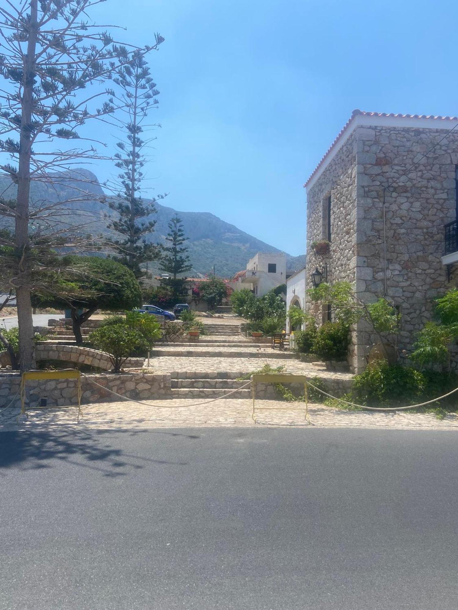Belessi's Mansion Yefira