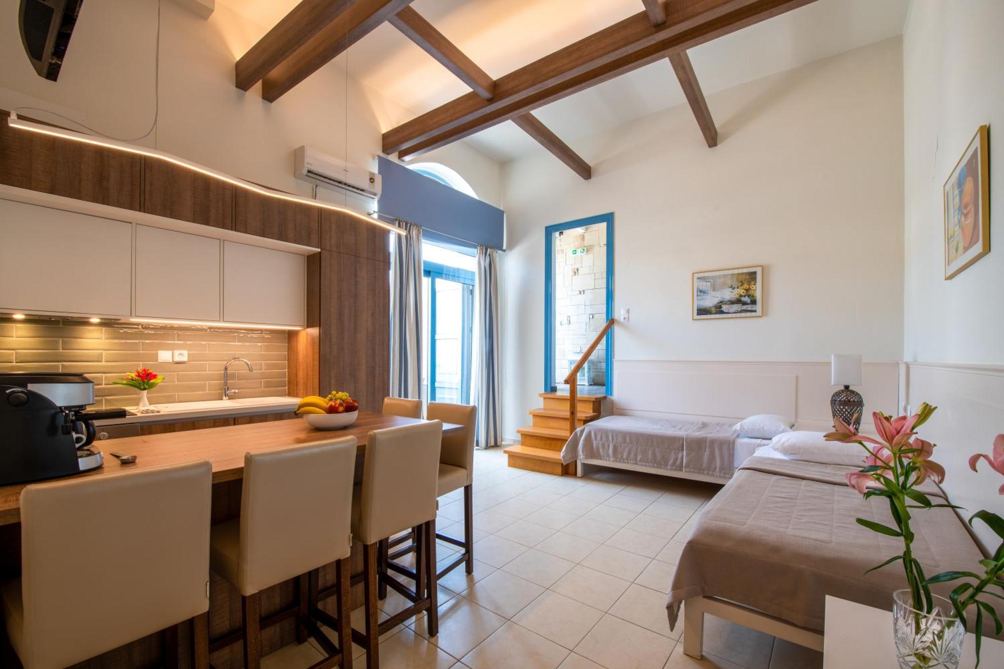 Captain's House & 3*