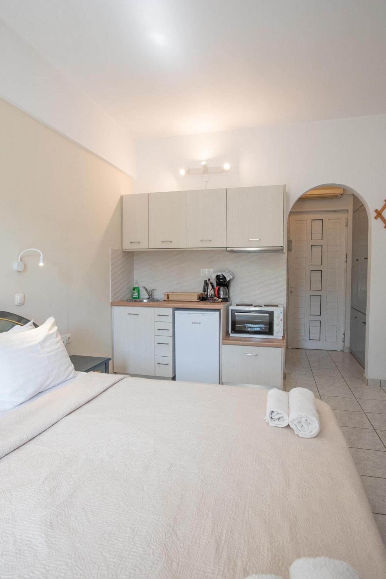 Antonis Apts, Physio Fitness Retreats * Plakias