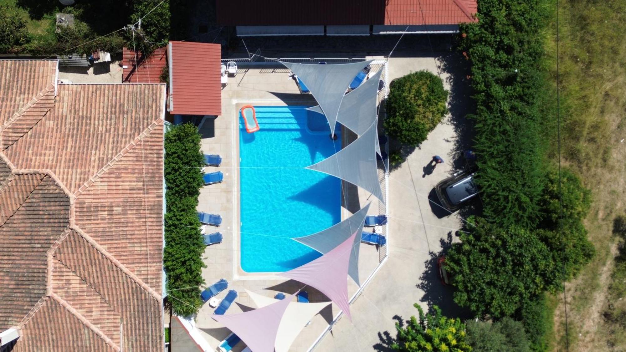 Polyxenis Aparthotel