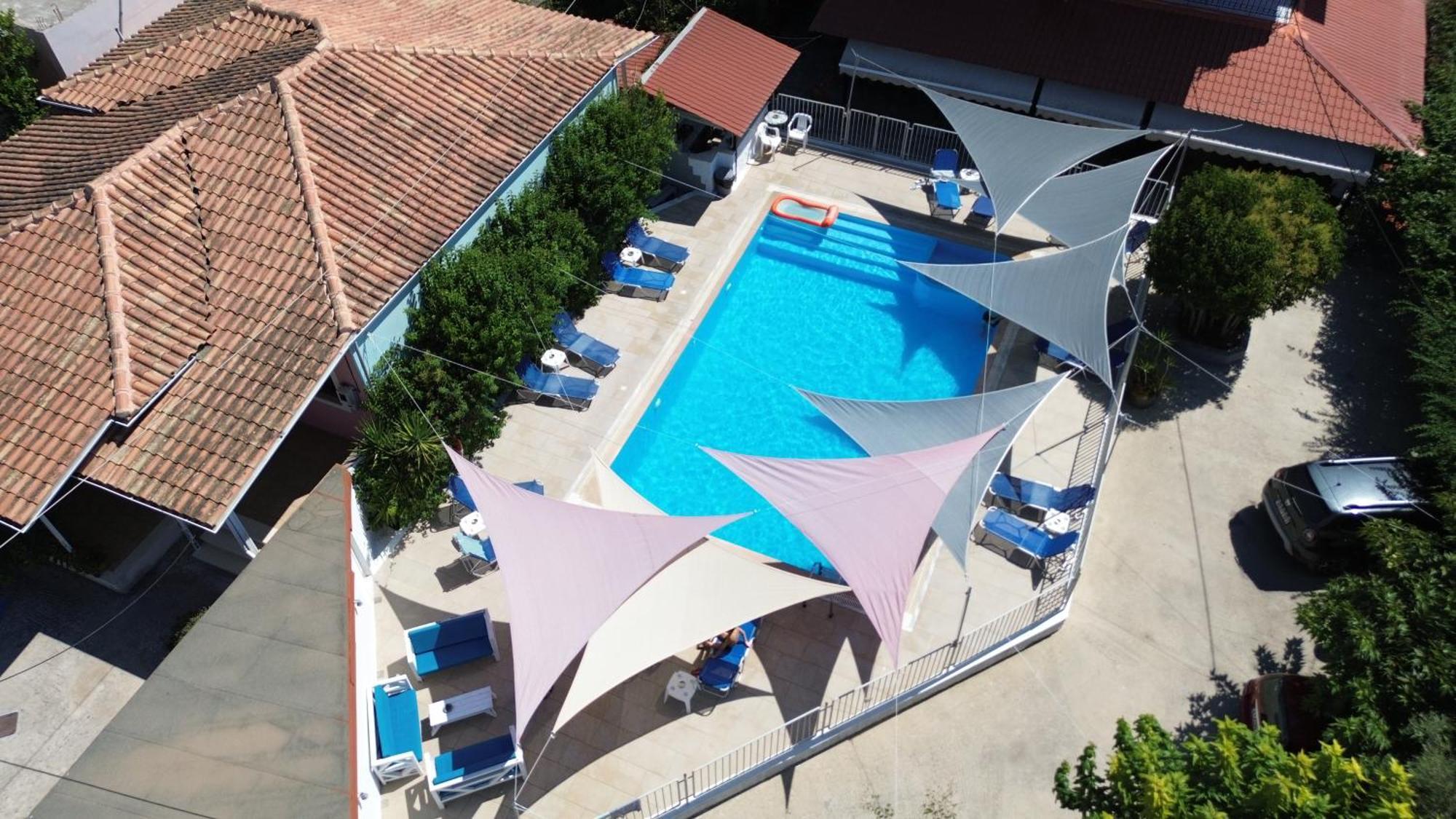 Polyxenis Aparthotel 3*