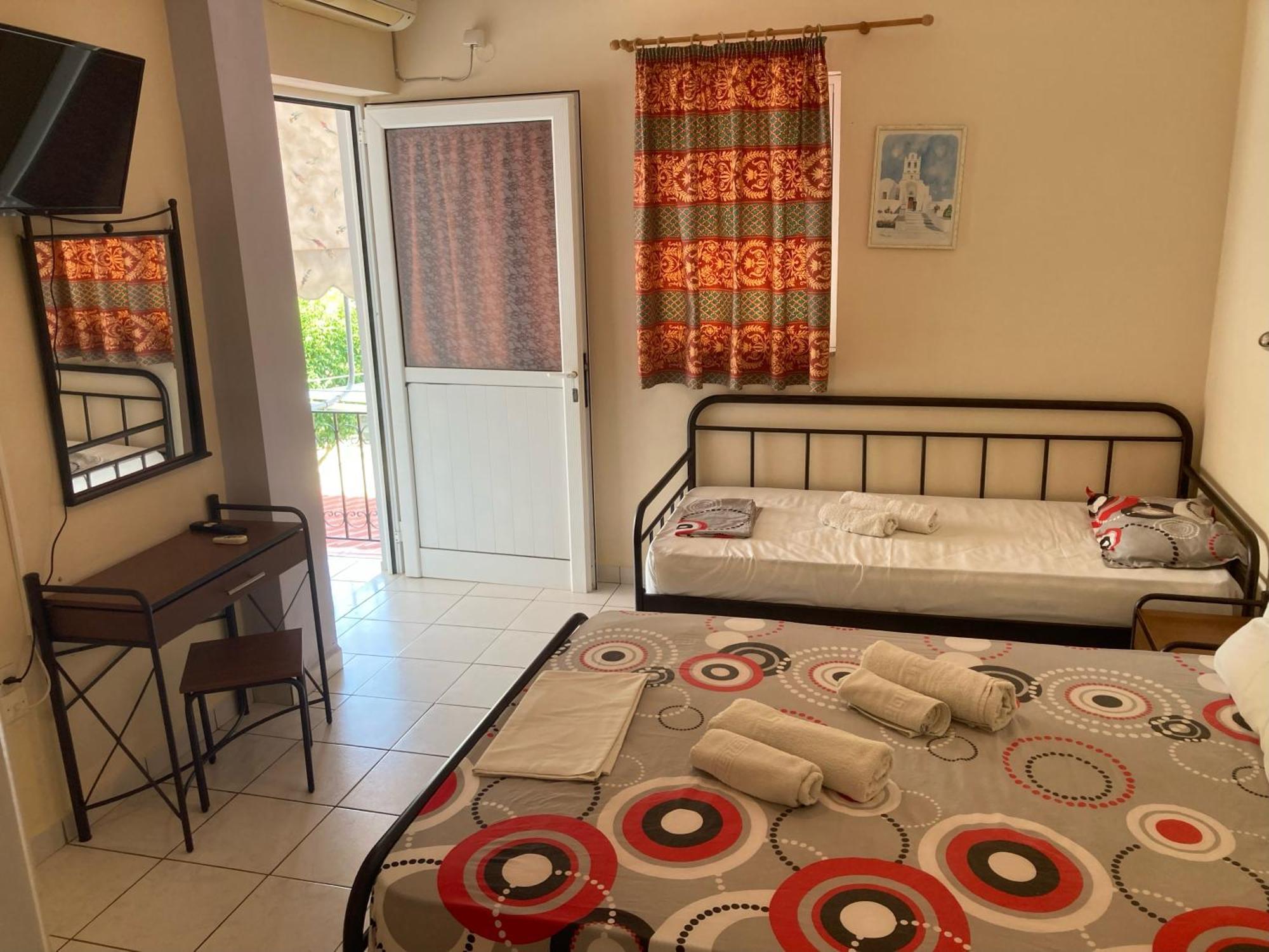 Aparthotel Polyxenis