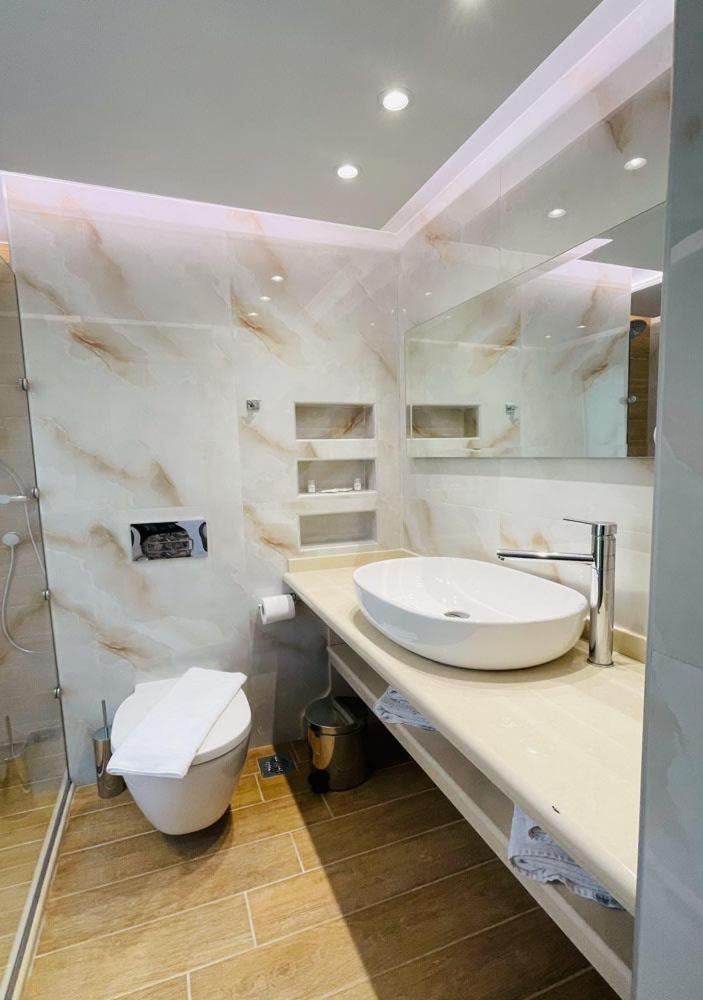 Aparthotel Haris And Paralia Vrachou