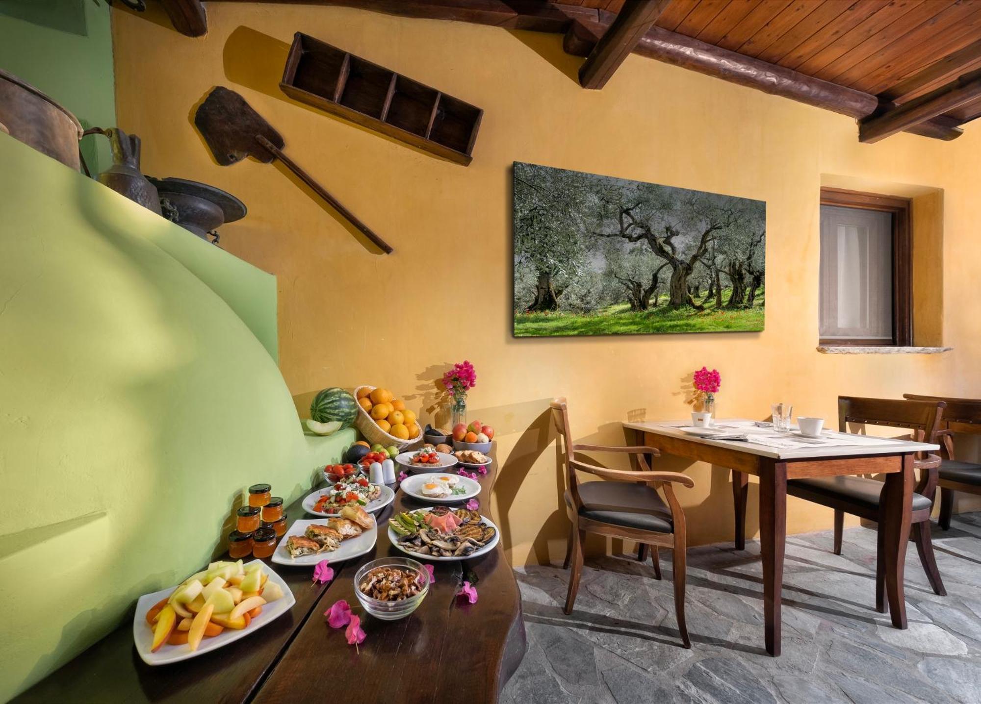 Aparthotel Alkifron 2*